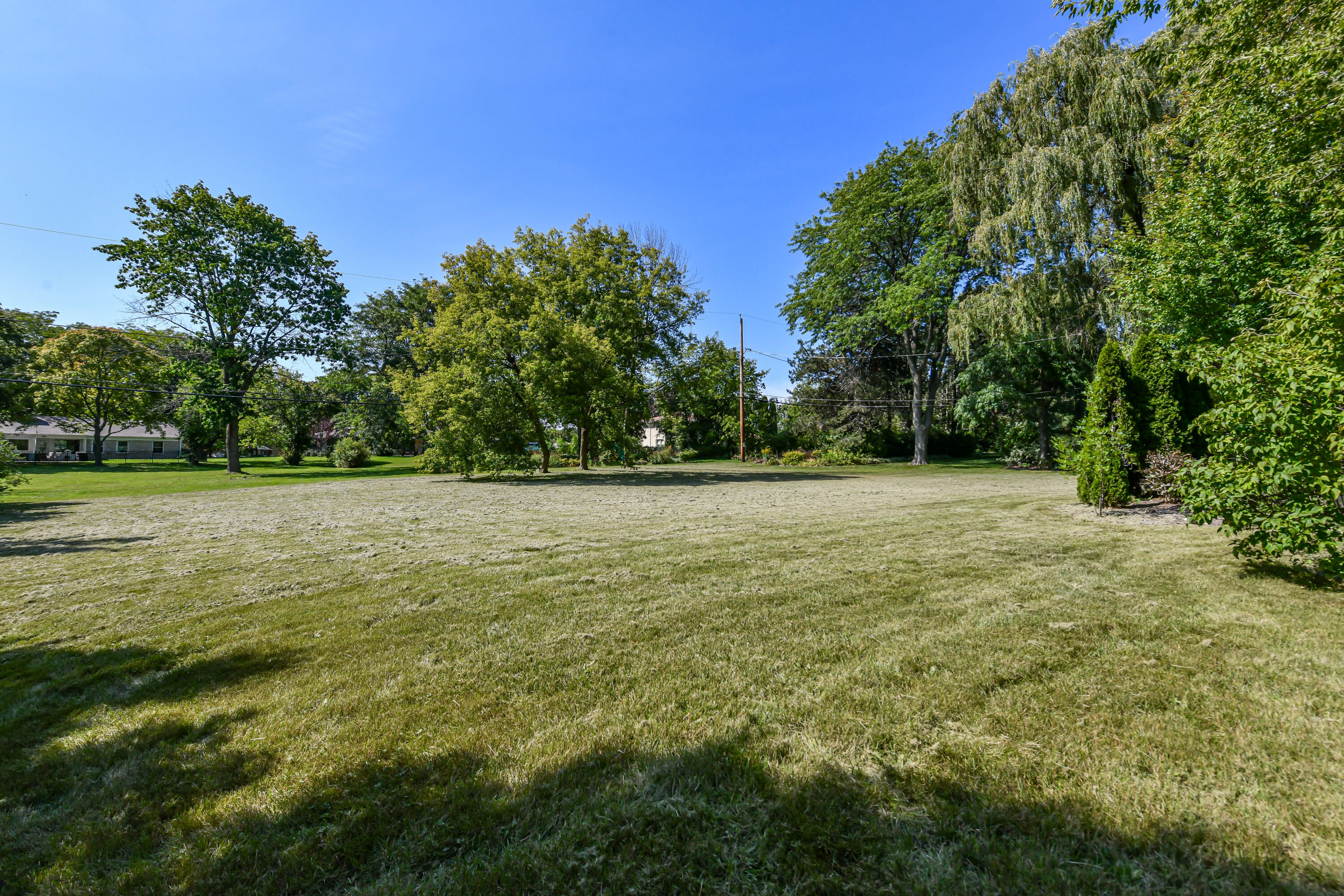 155 W Suburban Dr