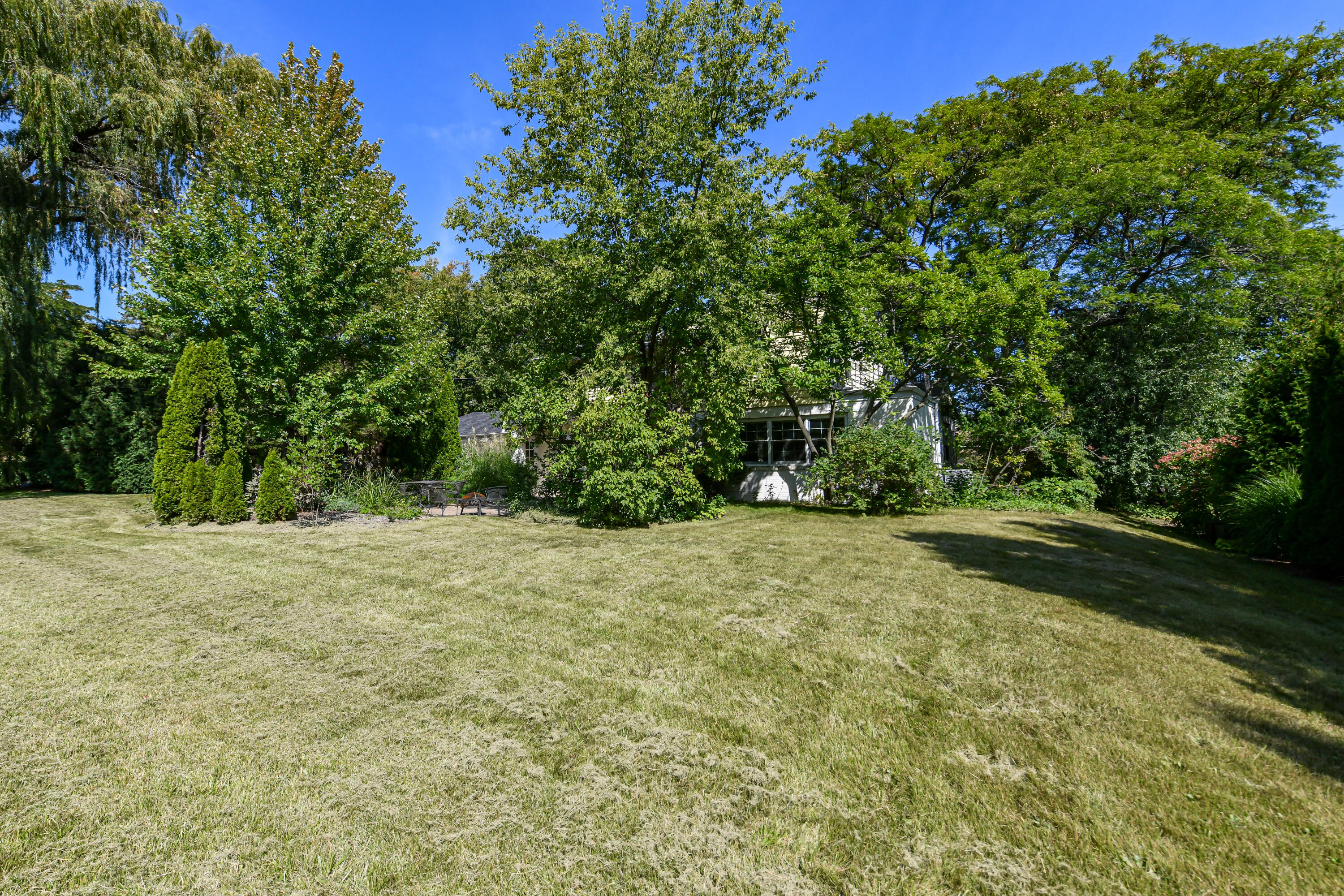 155 W Suburban Dr