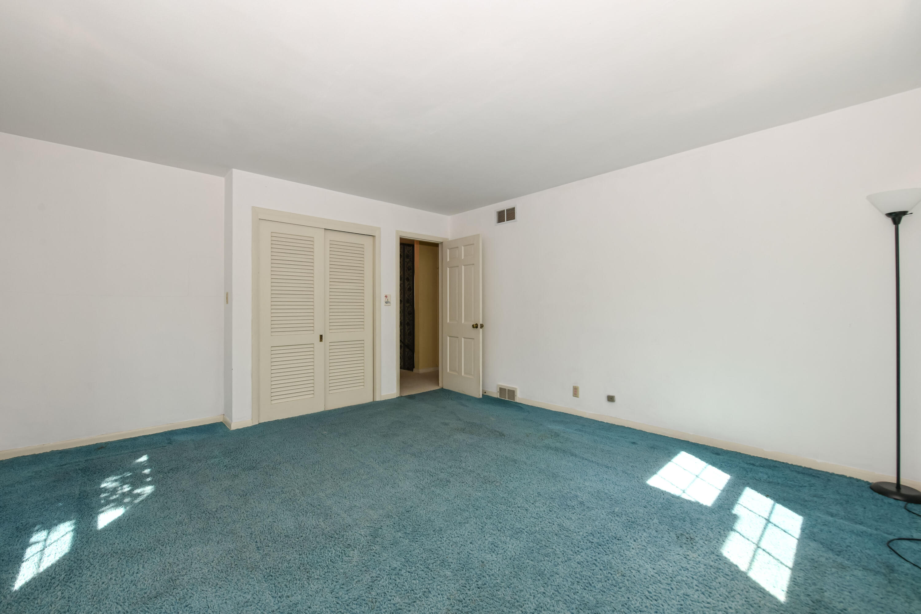 155 W Suburban Dr