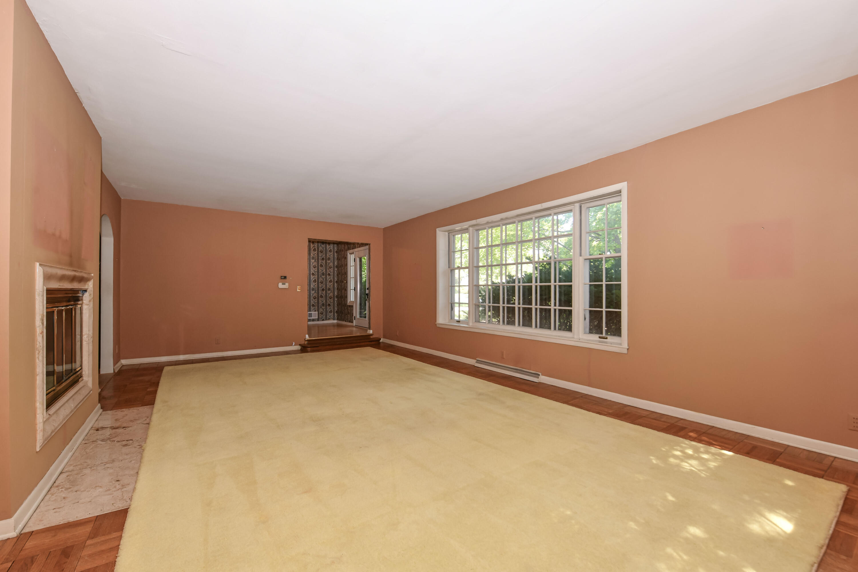 155 W Suburban Dr