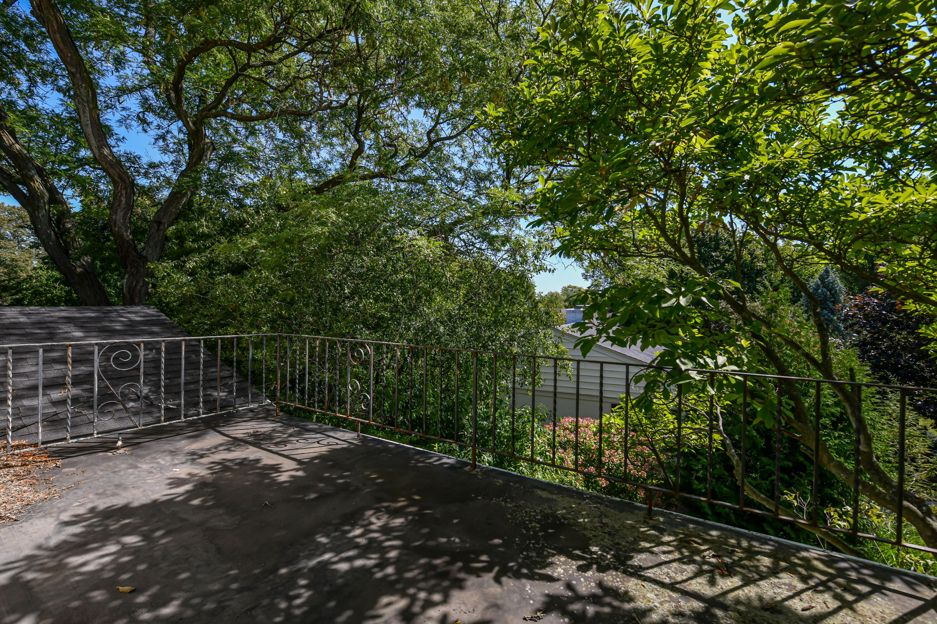 155 W Suburban Dr