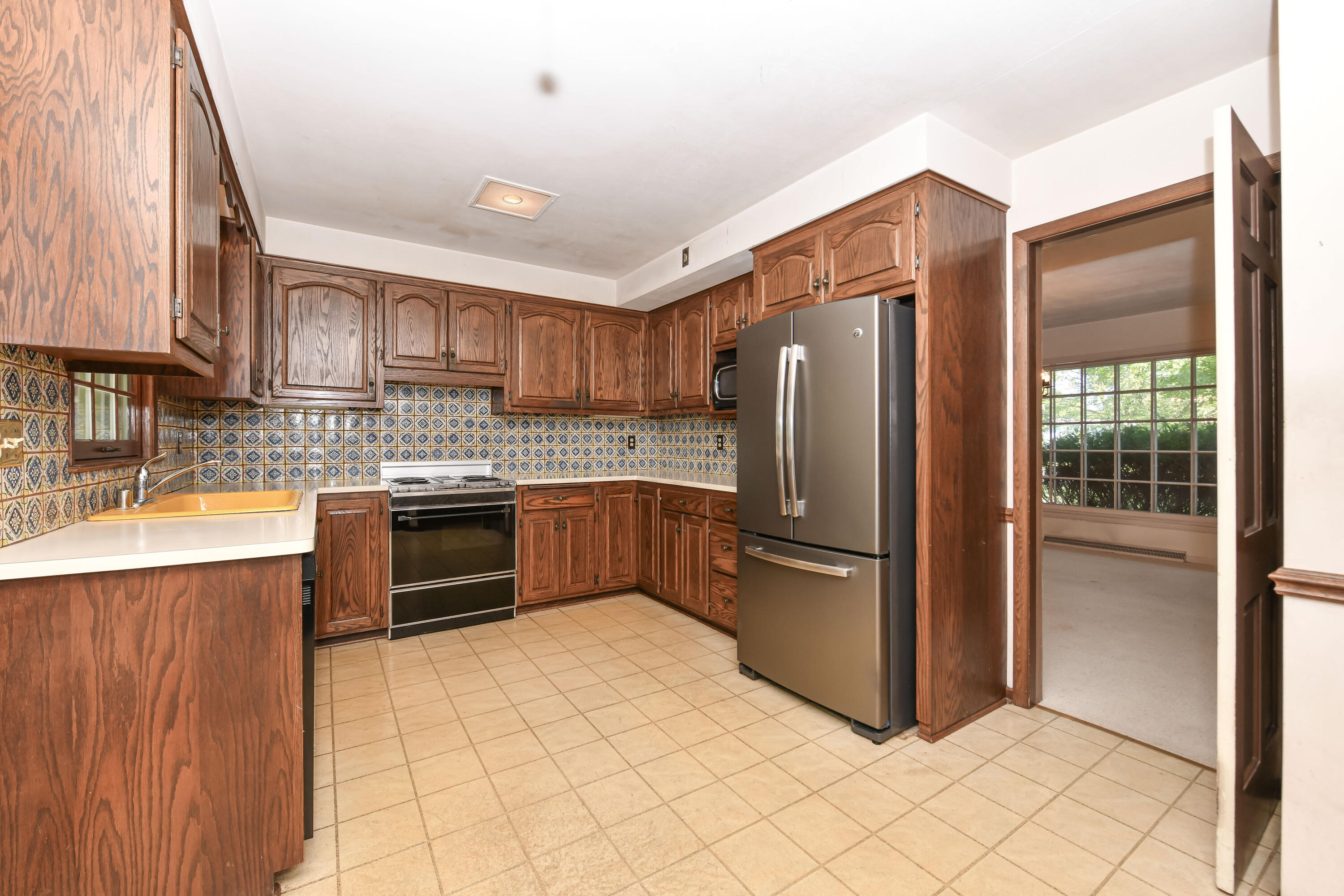 155 W Suburban Dr