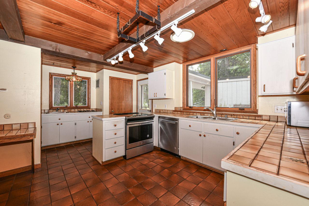227 Vernon Ave