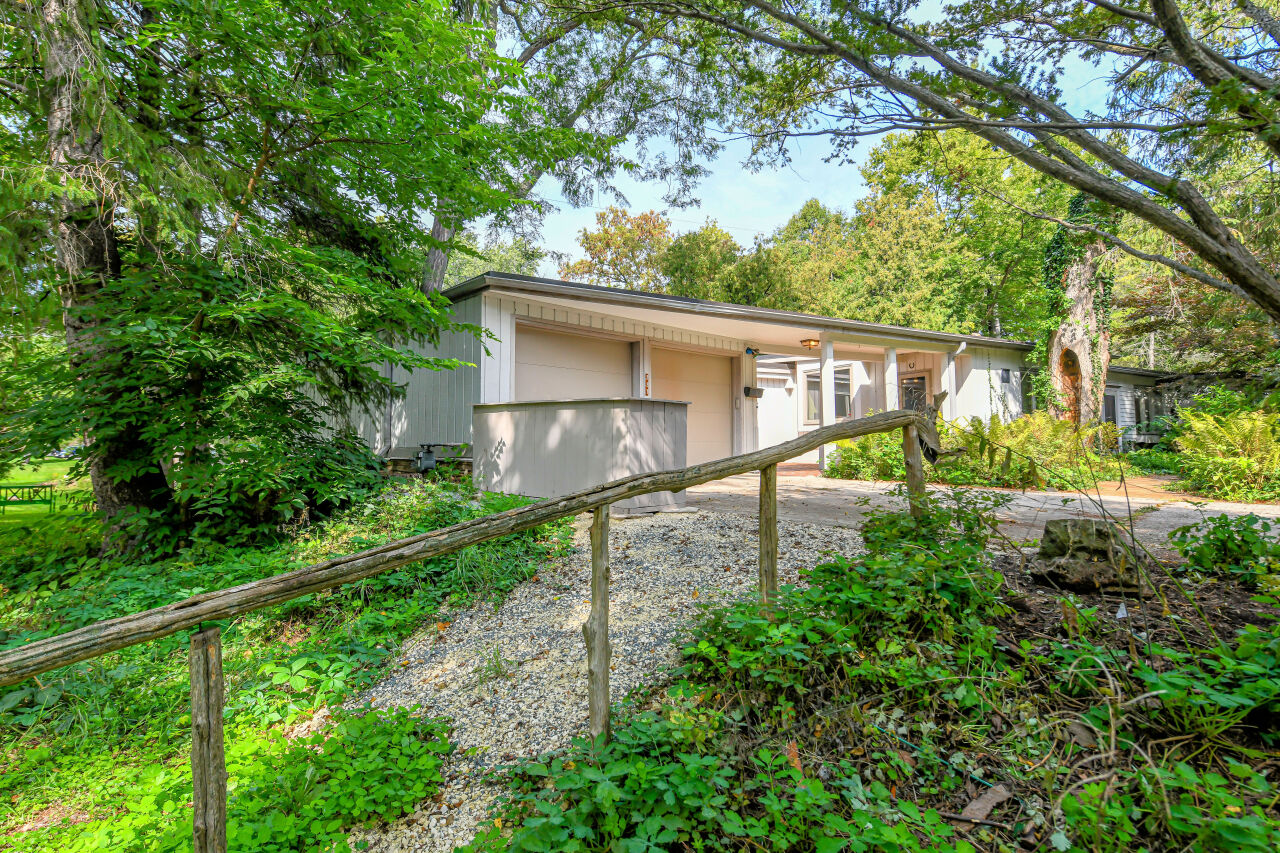 227 Vernon Ave