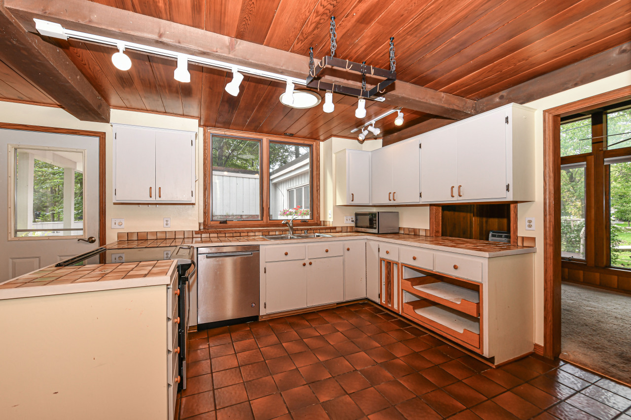 227 Vernon Ave
