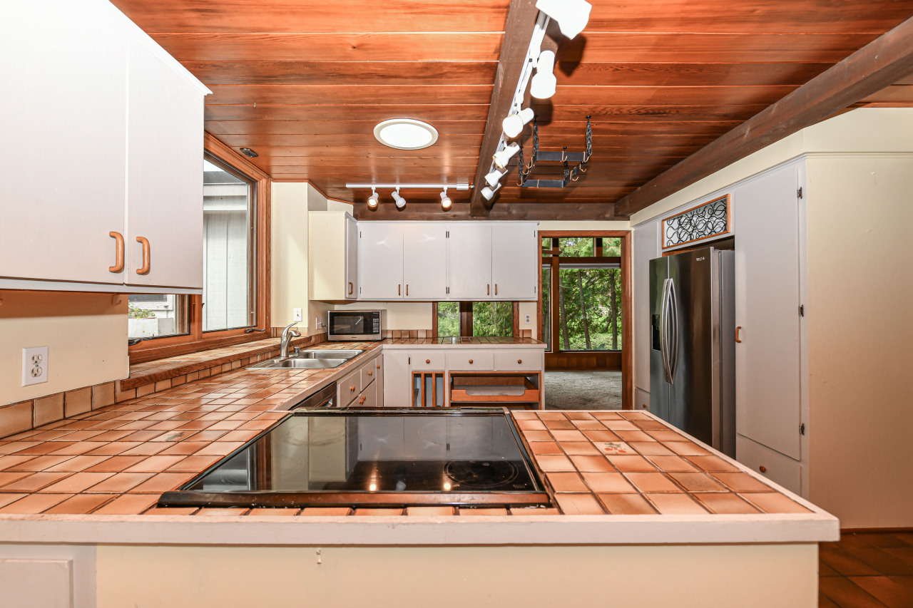 227 Vernon Ave