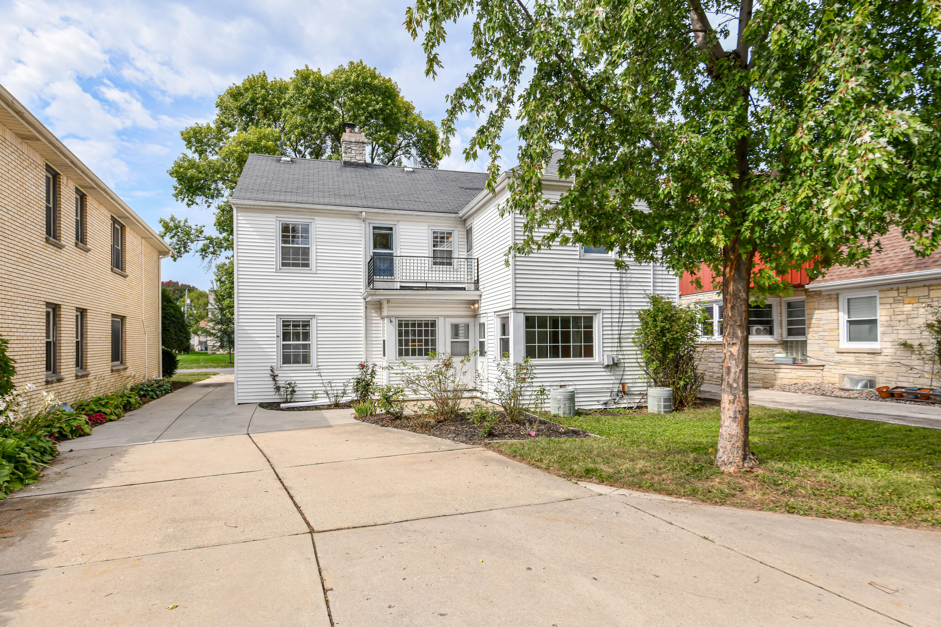 2734 N Avondale Blvd 2736