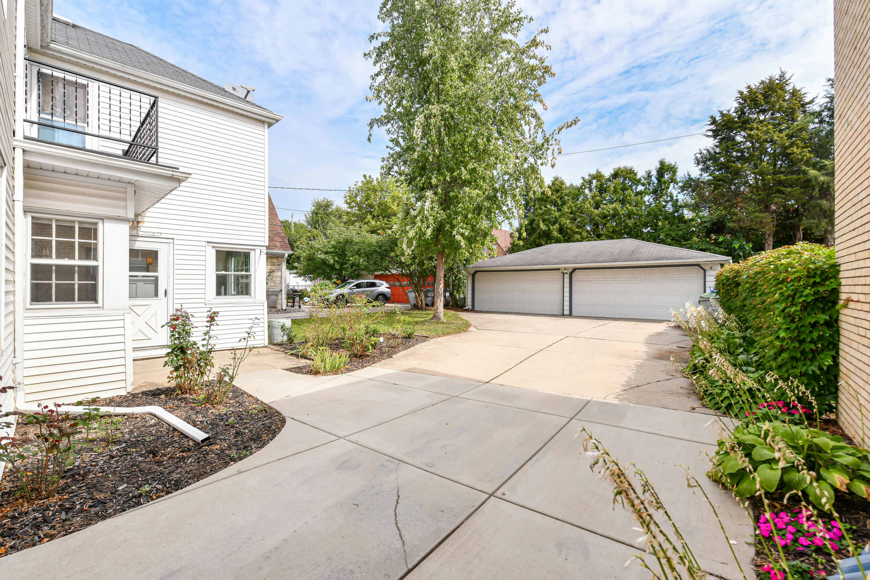 2734 N Avondale Blvd 2736