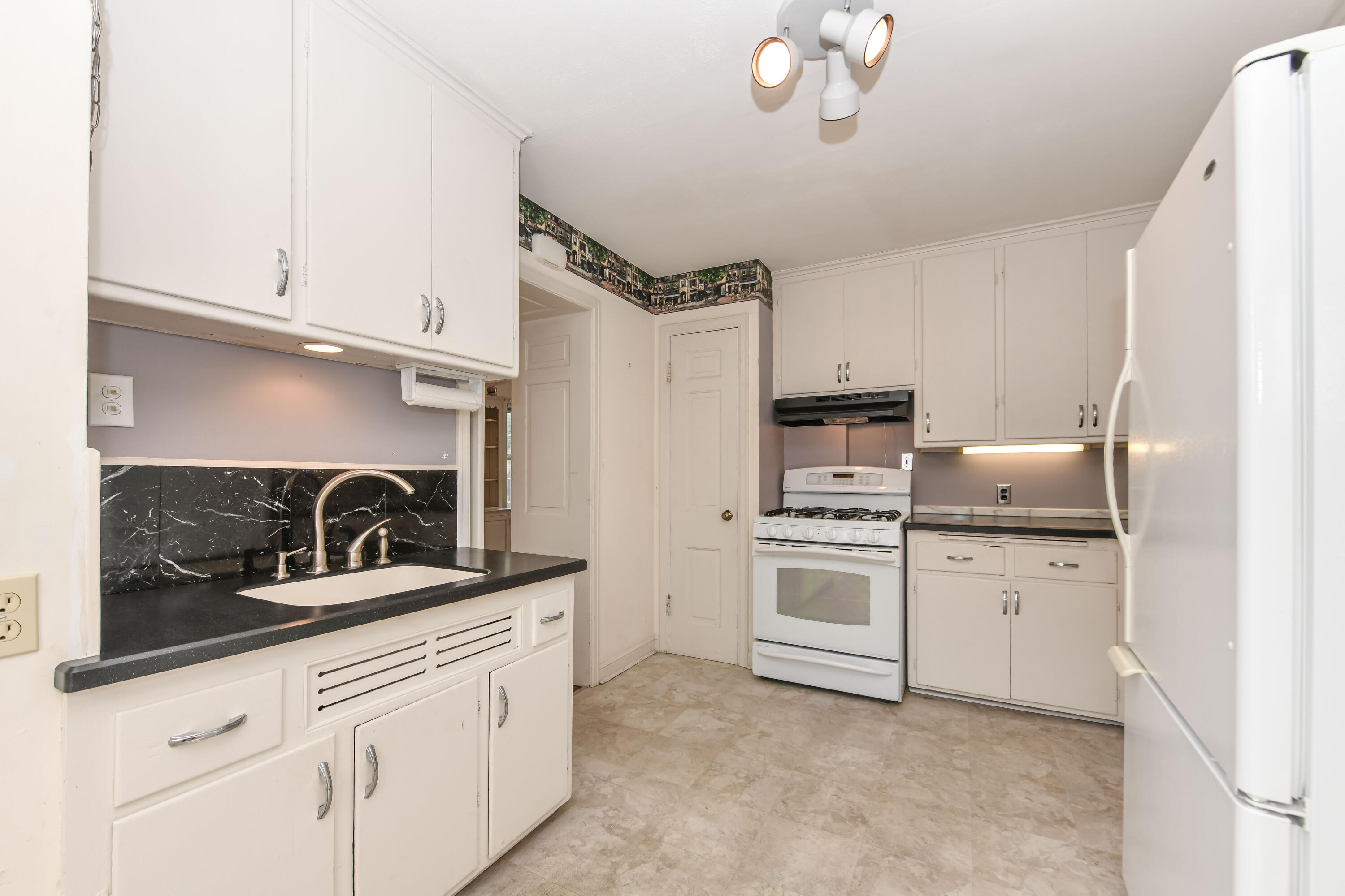 2734 N Avondale Blvd 2736