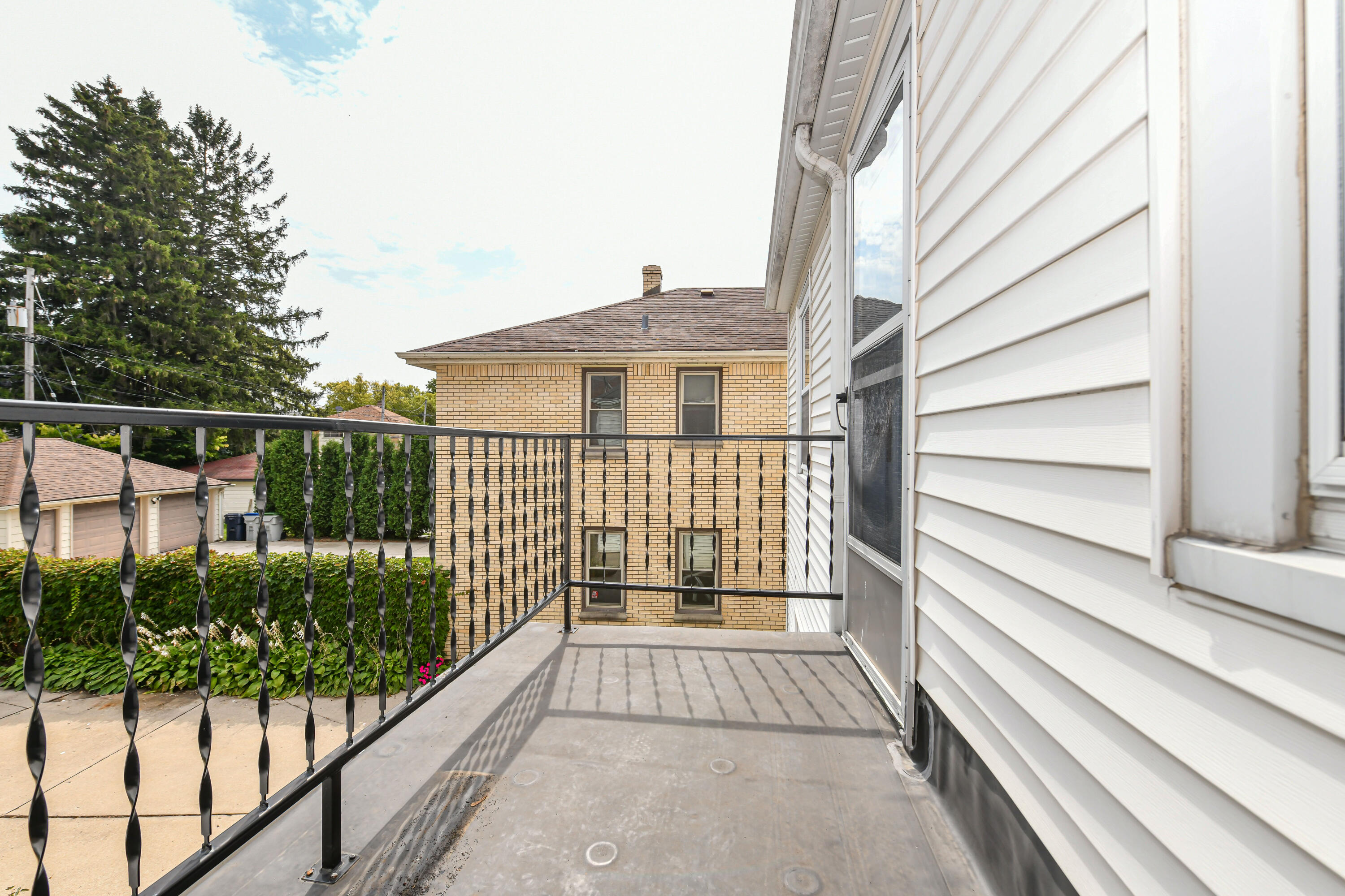 2734 N Avondale Blvd 2736
