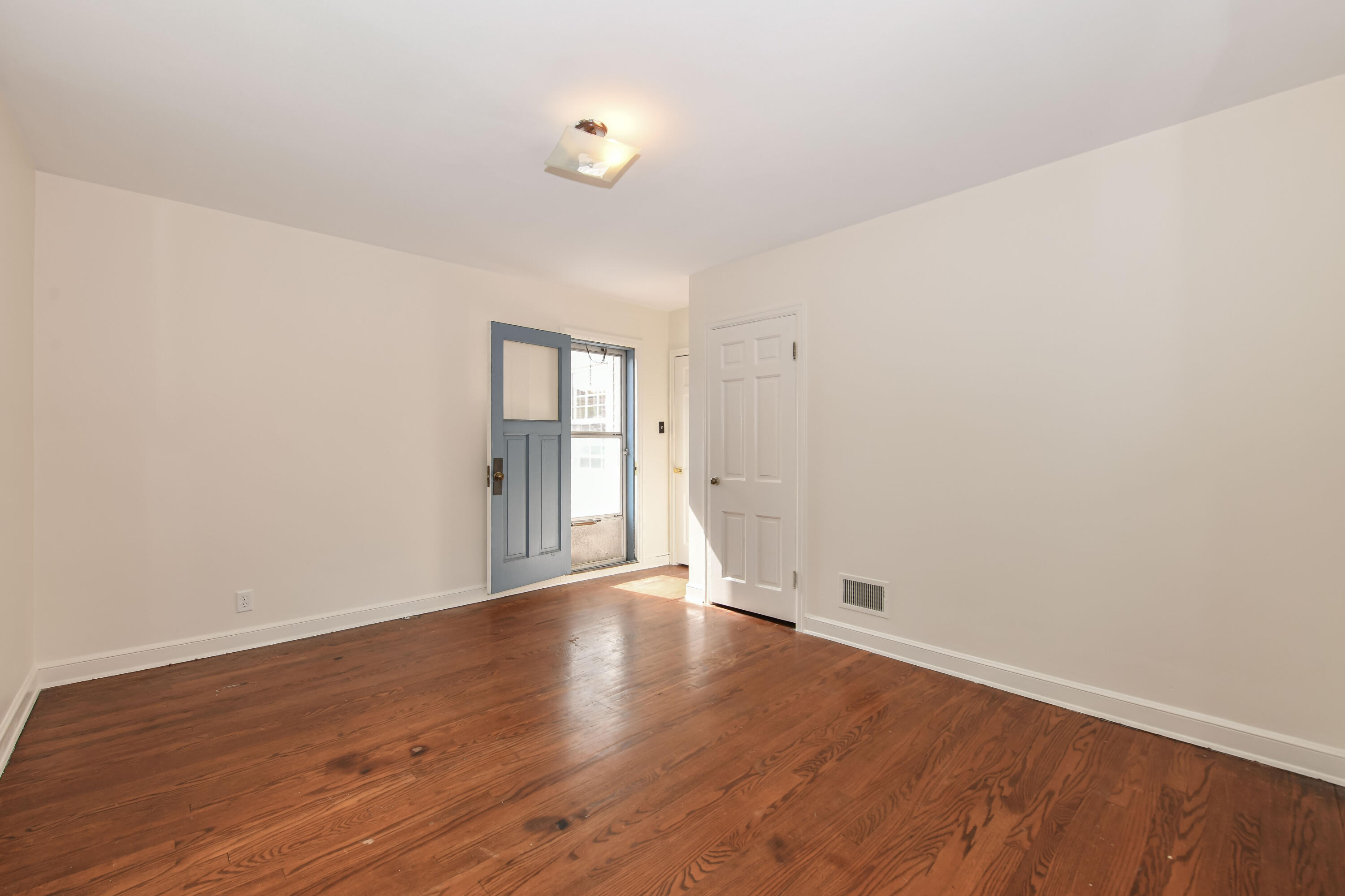 2734 N Avondale Blvd 2736