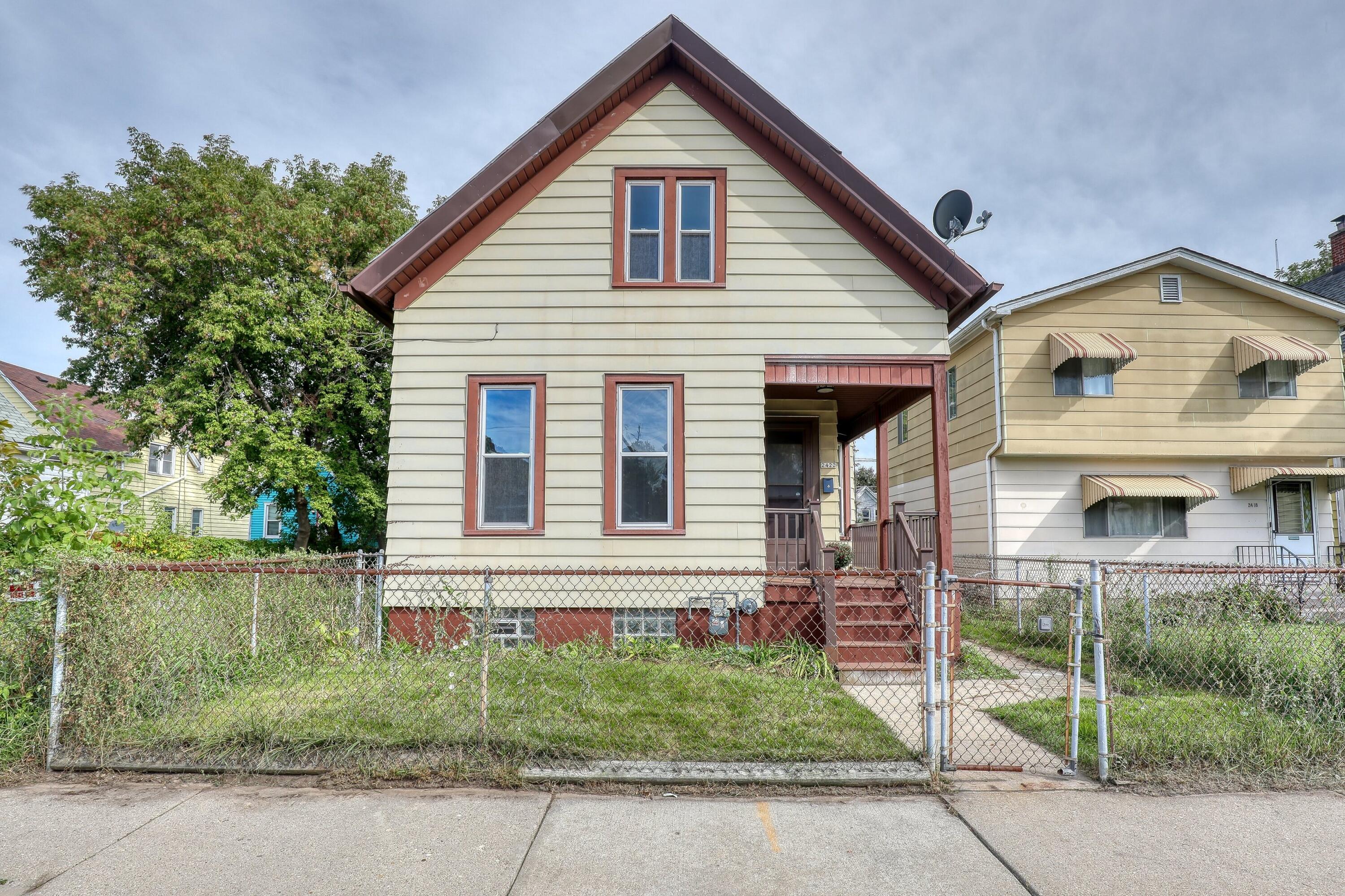 2422 N Holton St