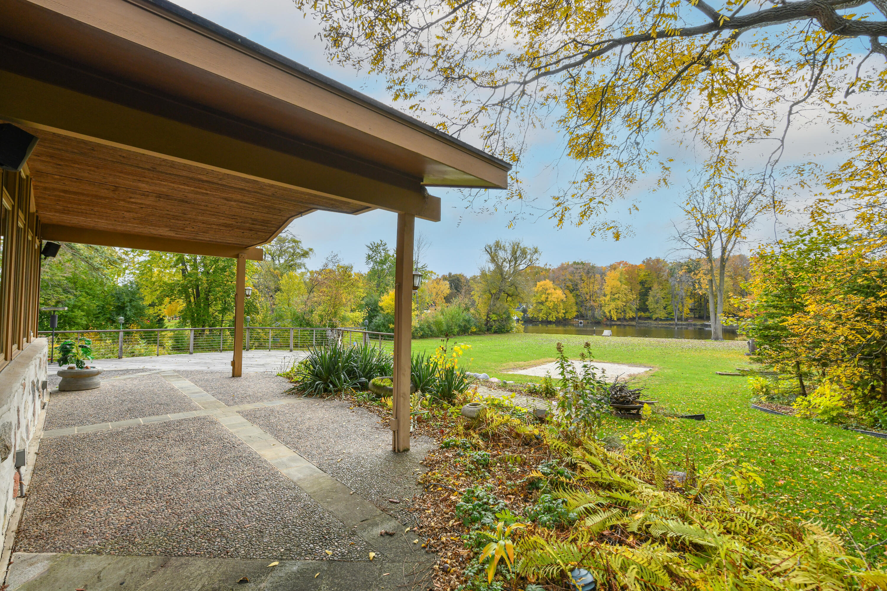 611 Riverview Dr