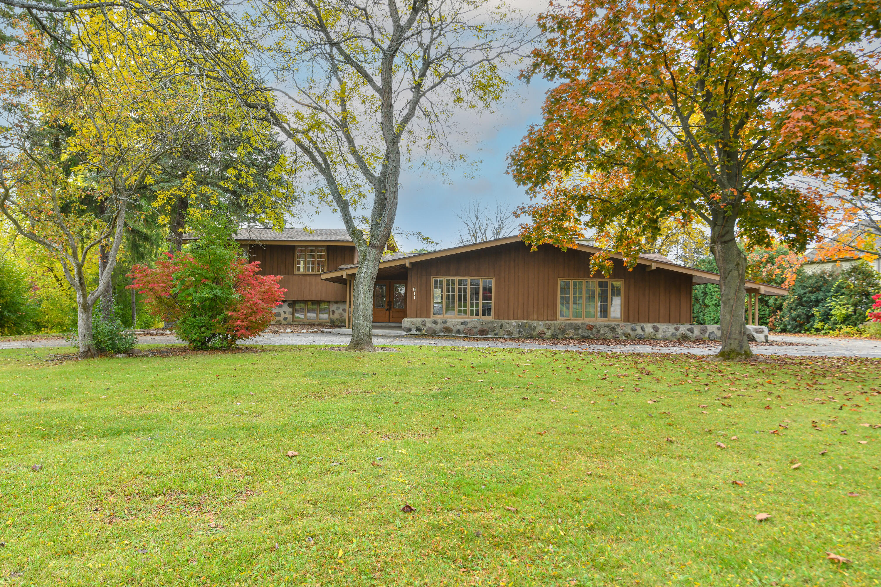 611 Riverview Dr