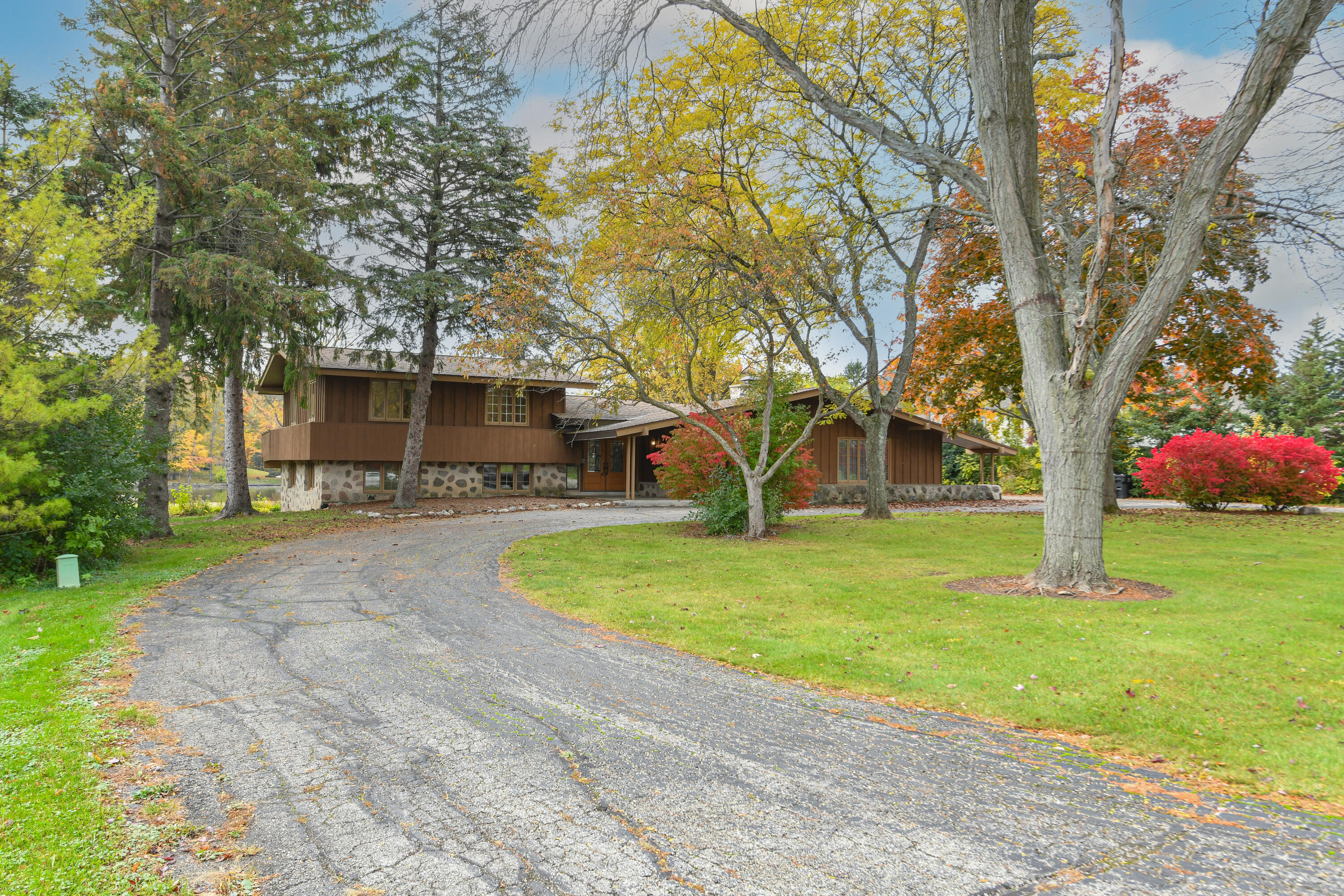 611 Riverview Dr