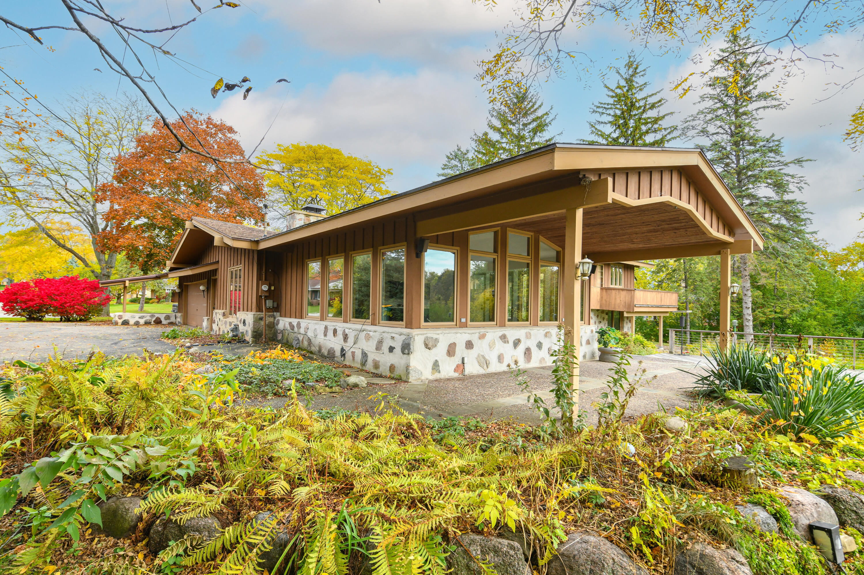 611 Riverview Dr