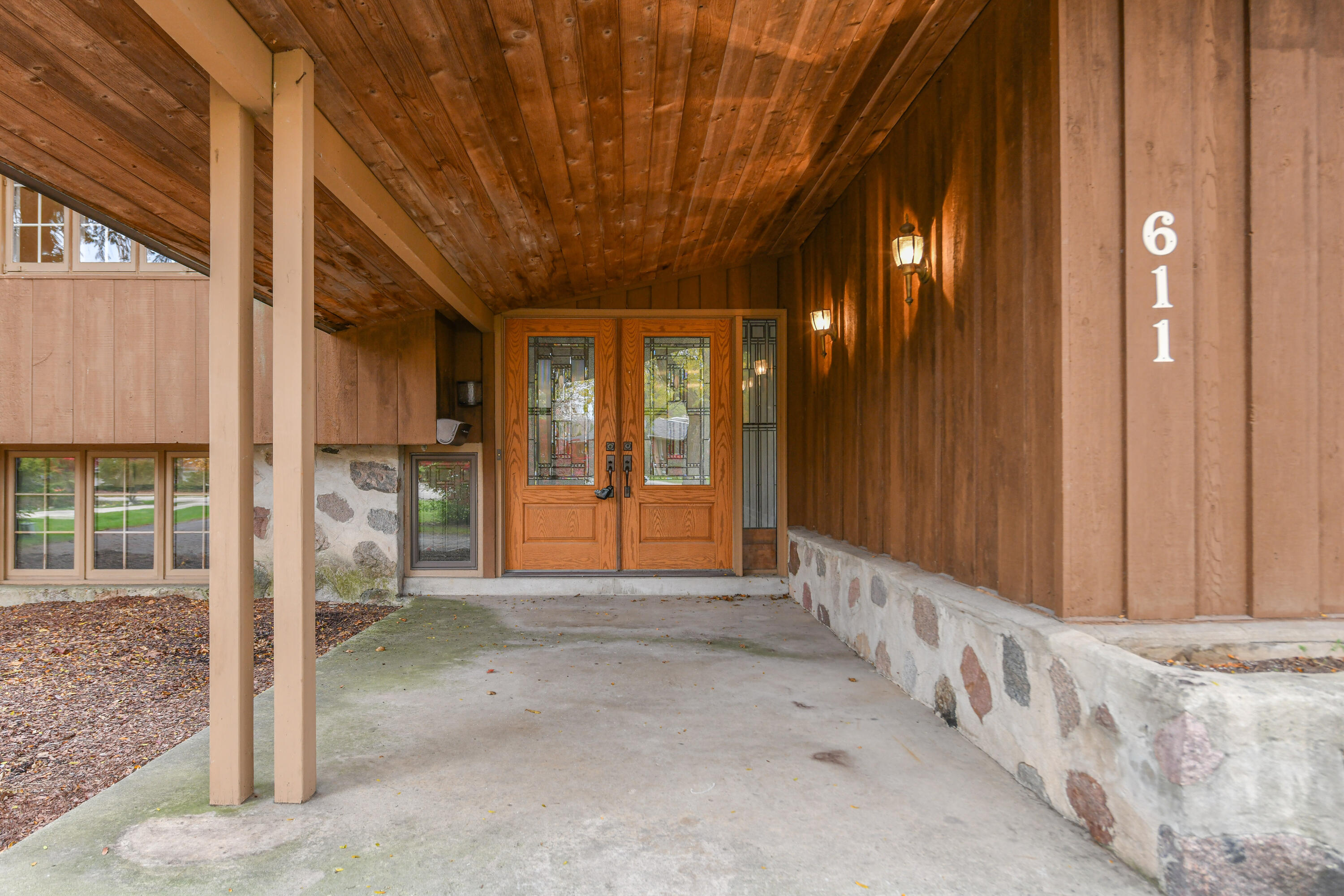 611 Riverview Dr
