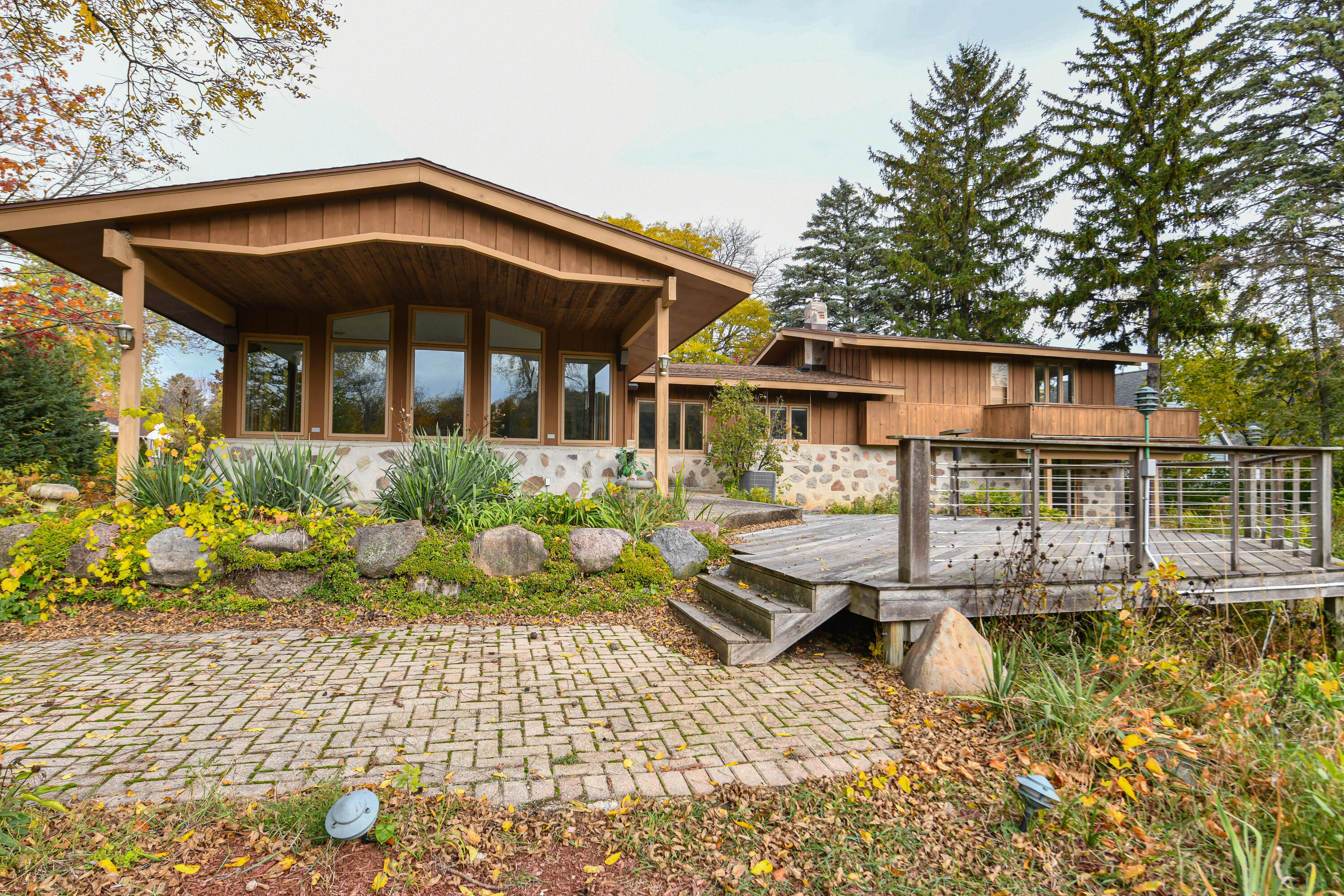 611 Riverview Dr