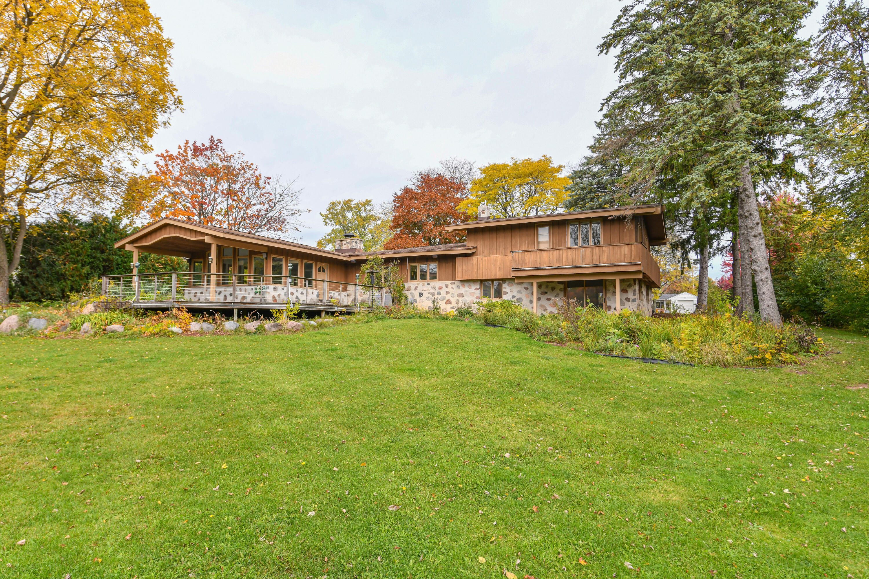 611 Riverview Dr