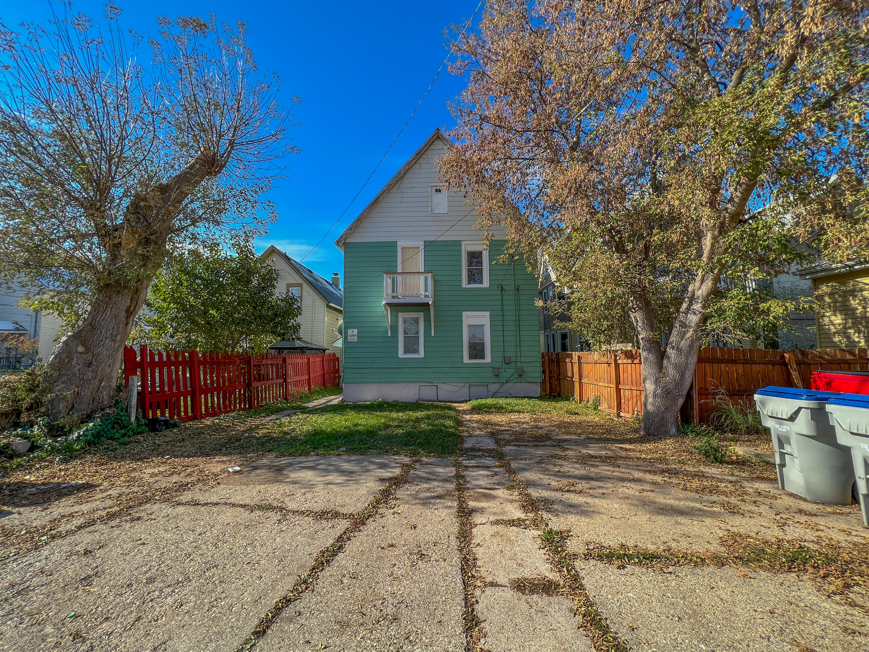 2348 N Booth St
