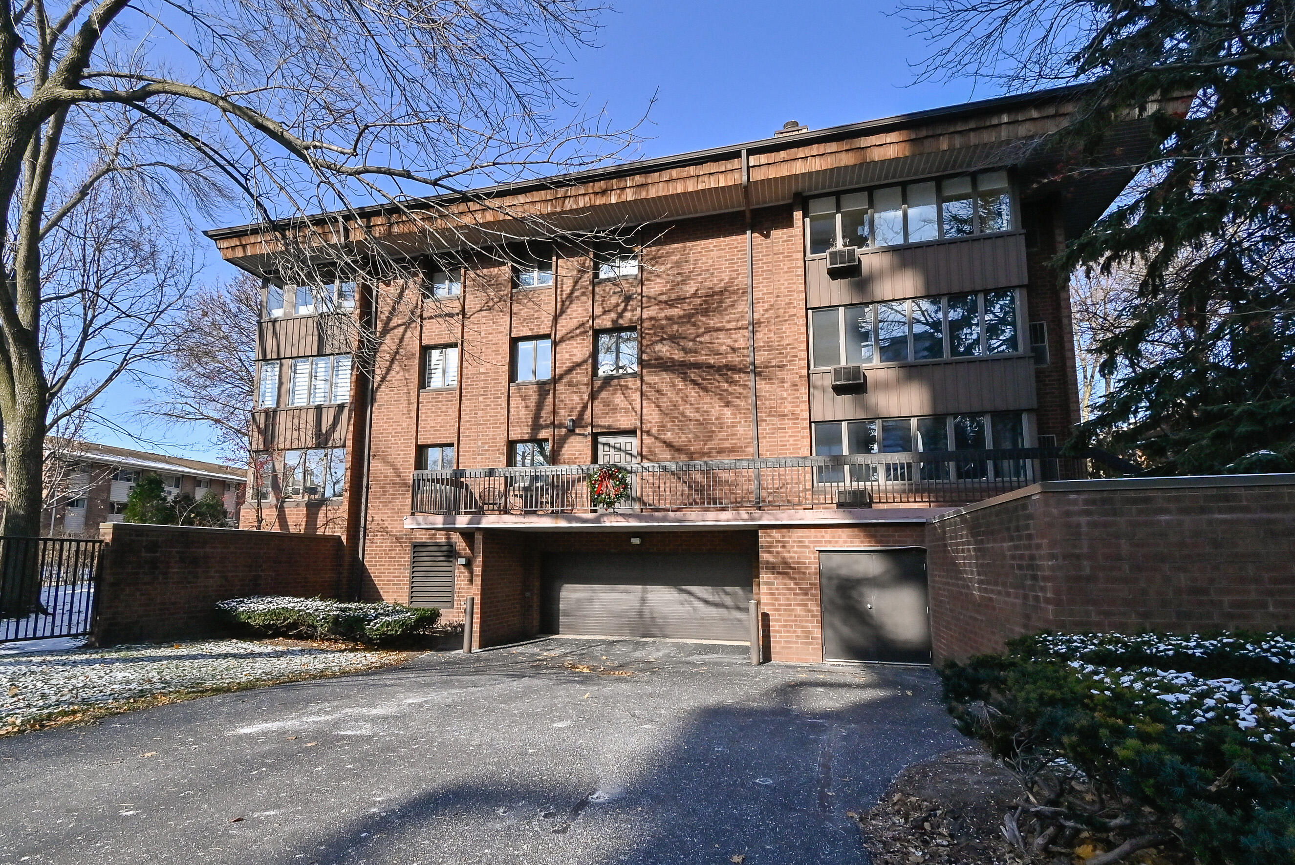 1219 N Jackson St 107