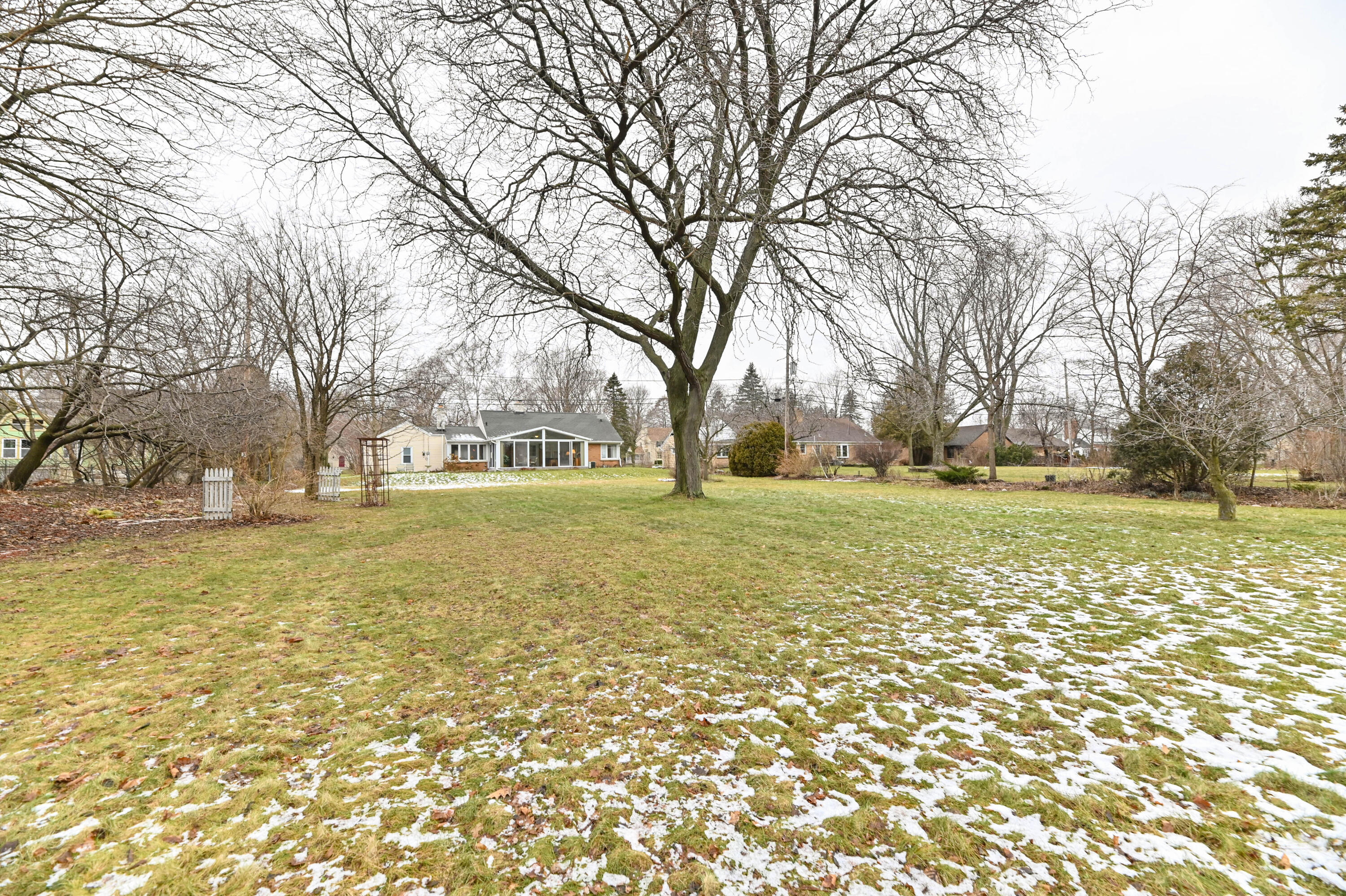 1011 Fairview Ave