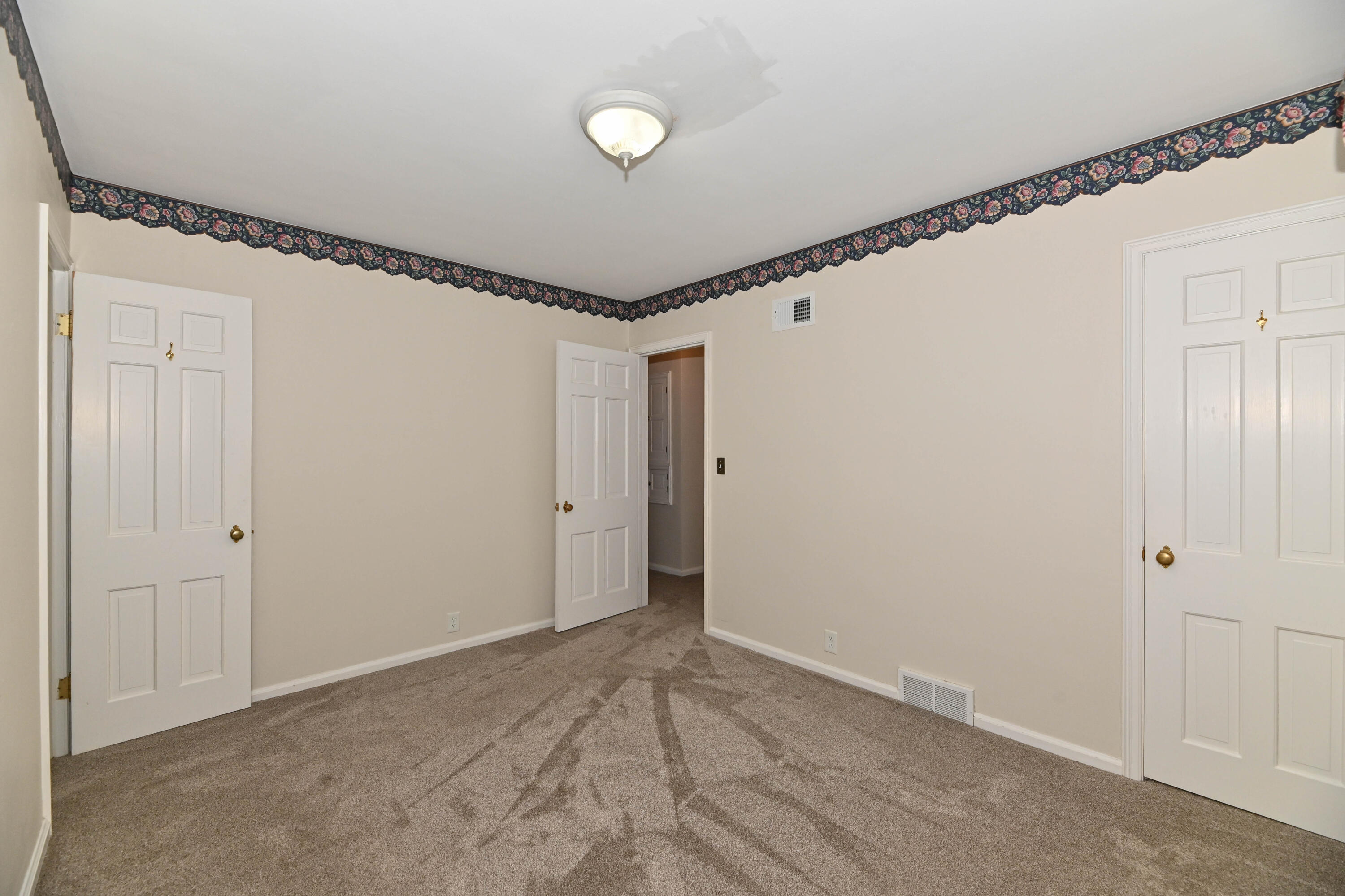 1011 Fairview Ave