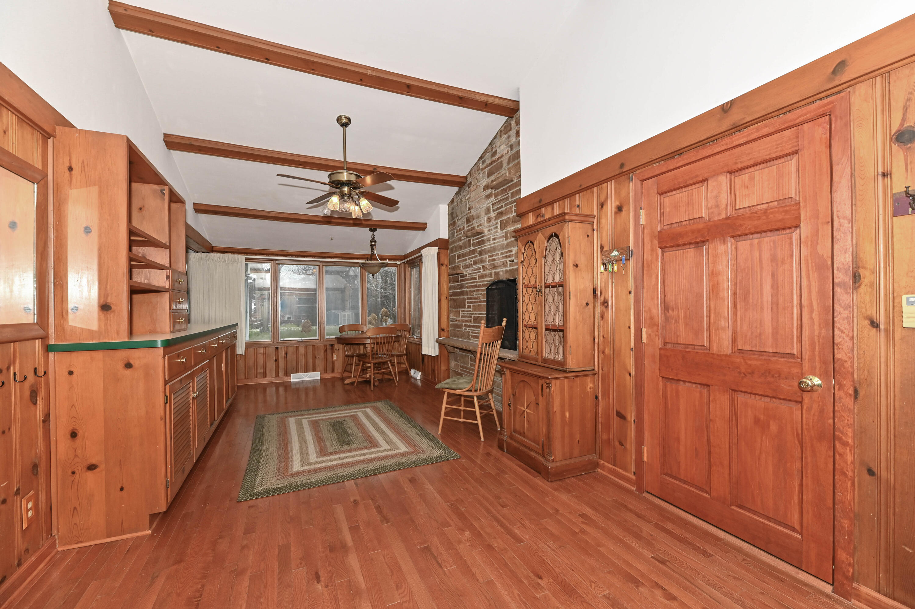 1011 Fairview Ave