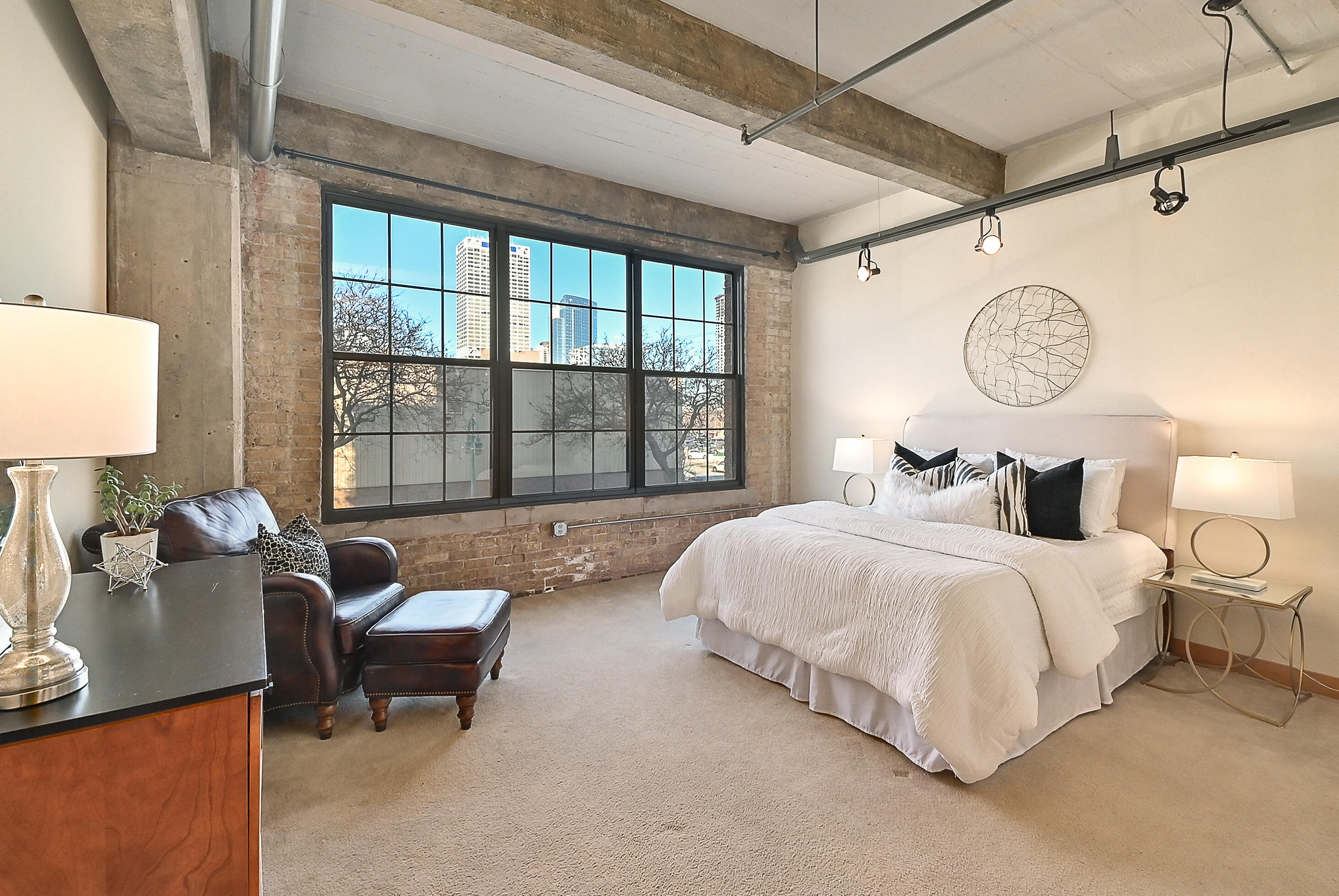 525 E Chicago St 201