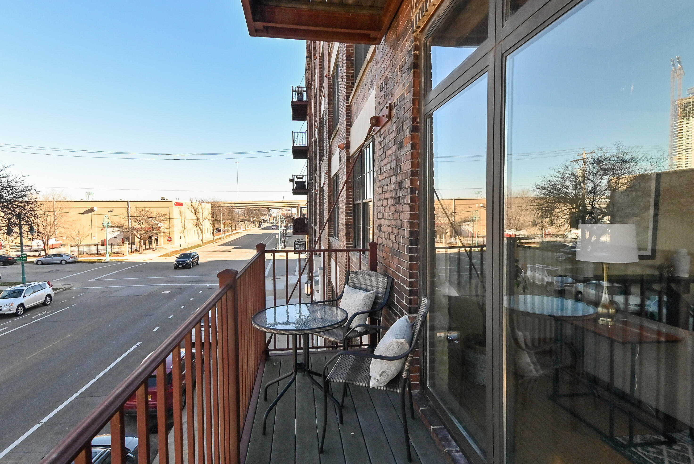 525 E Chicago St 201