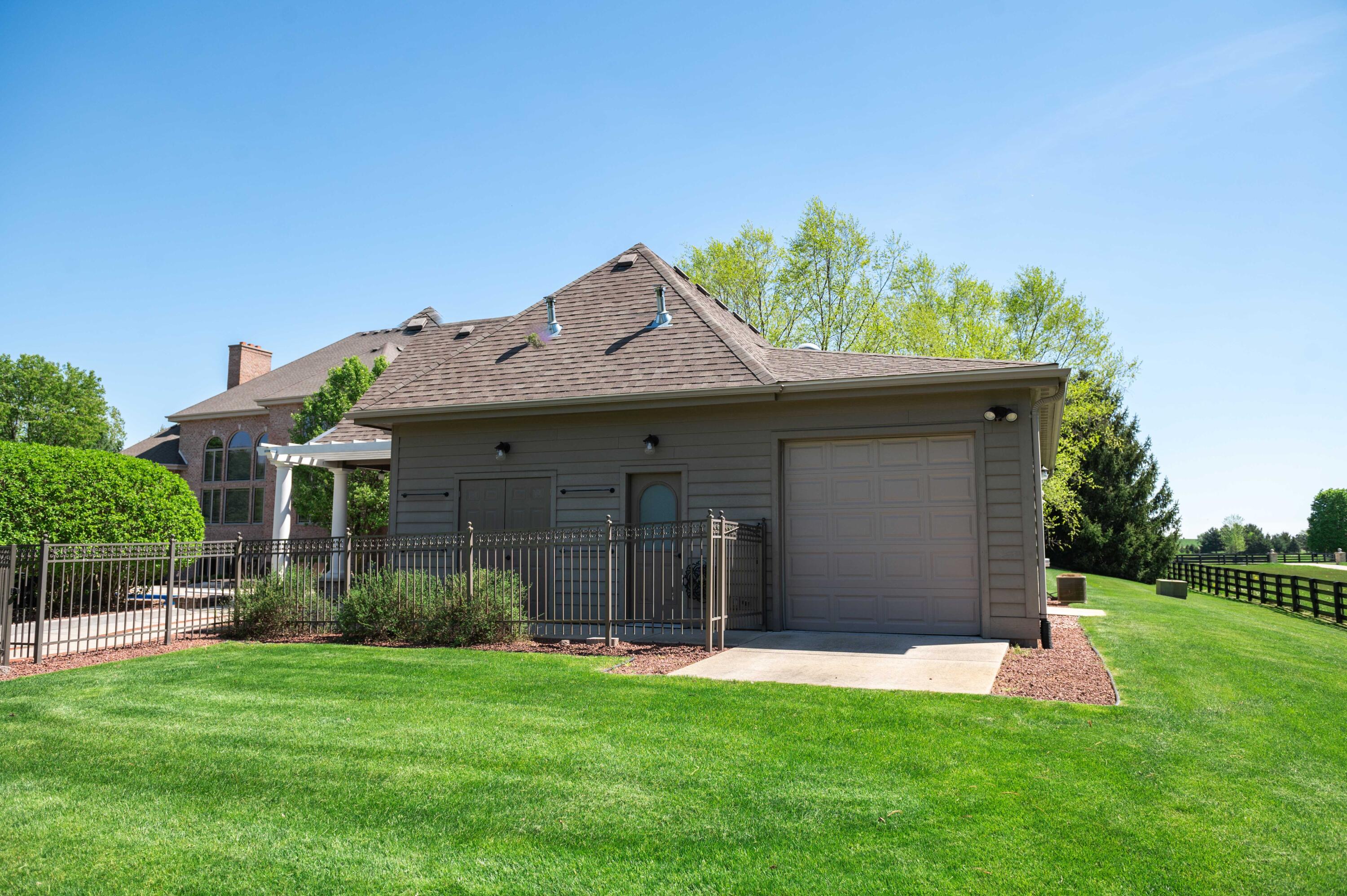 3277 N Canterbury Ln