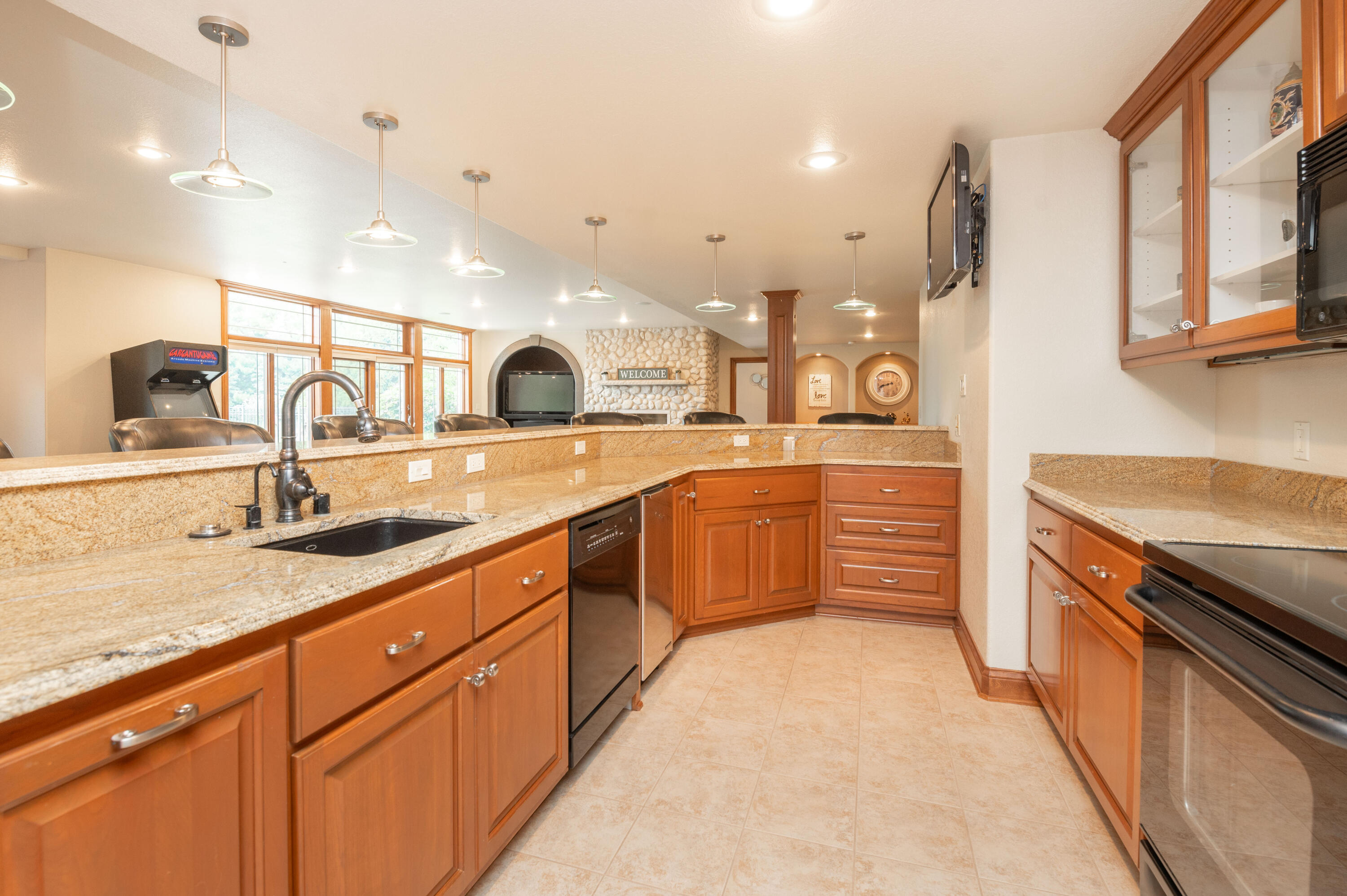 3277 N Canterbury Ln