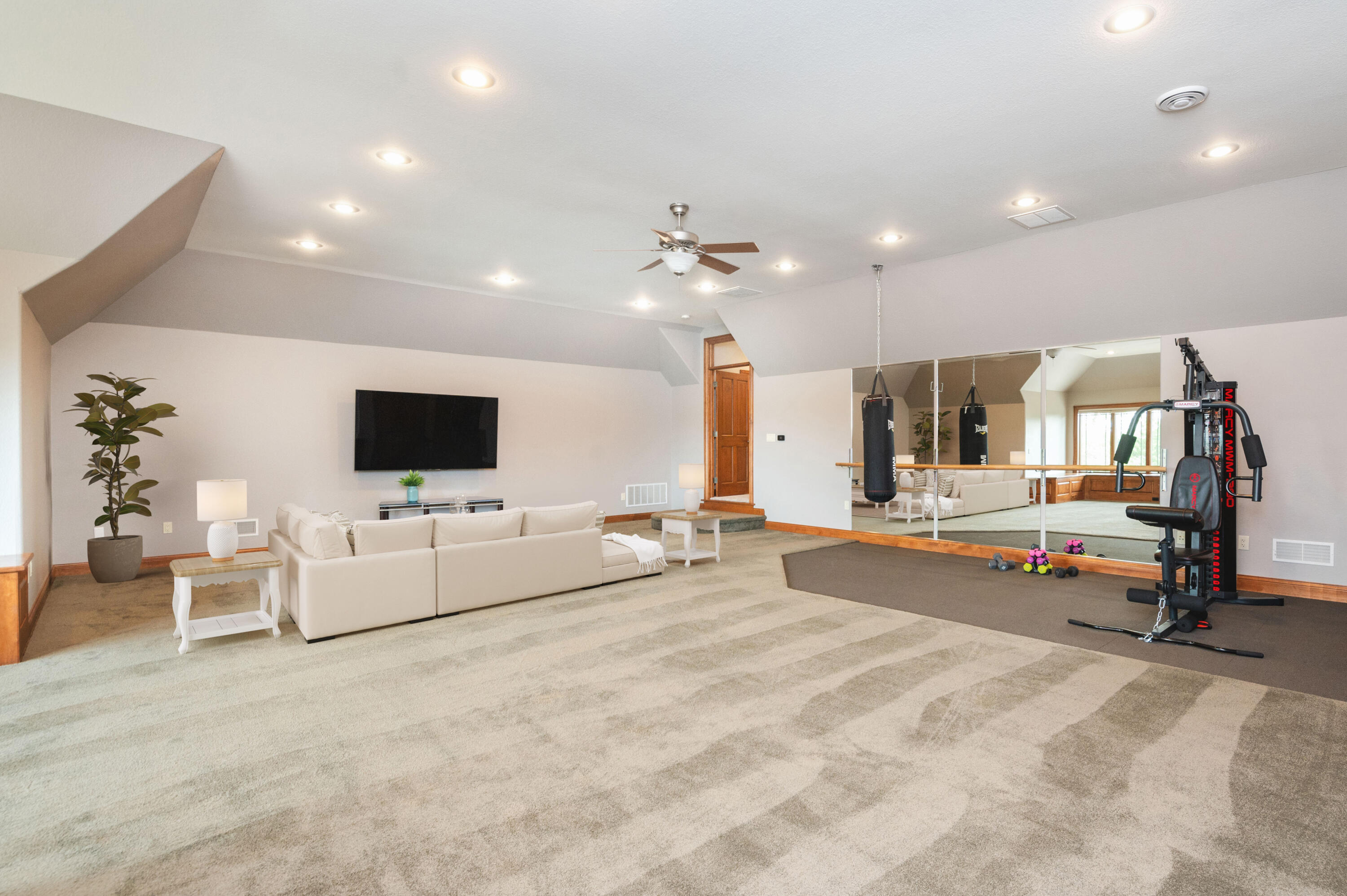 3277 N Canterbury Ln