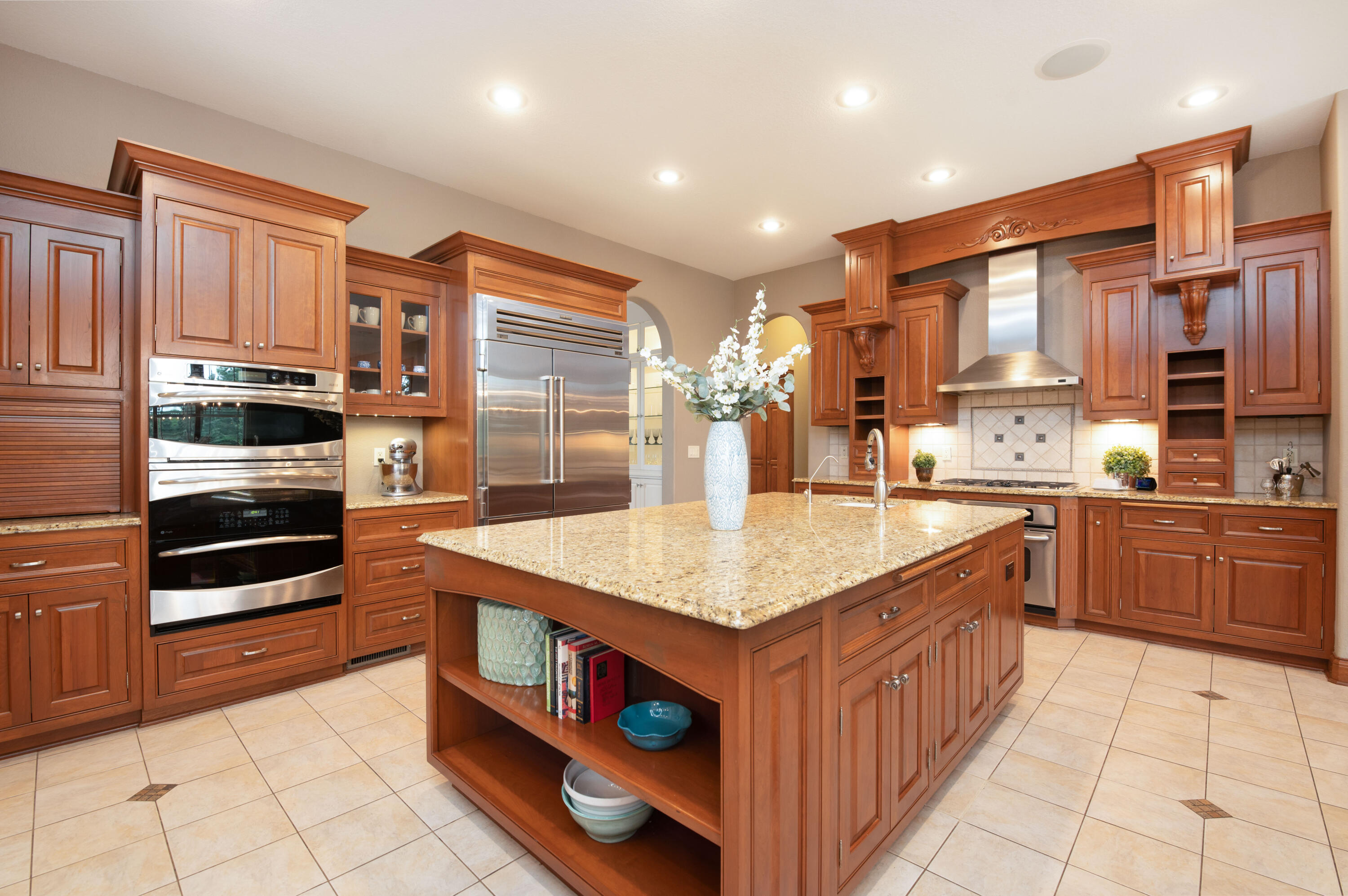 3277 N Canterbury Ln