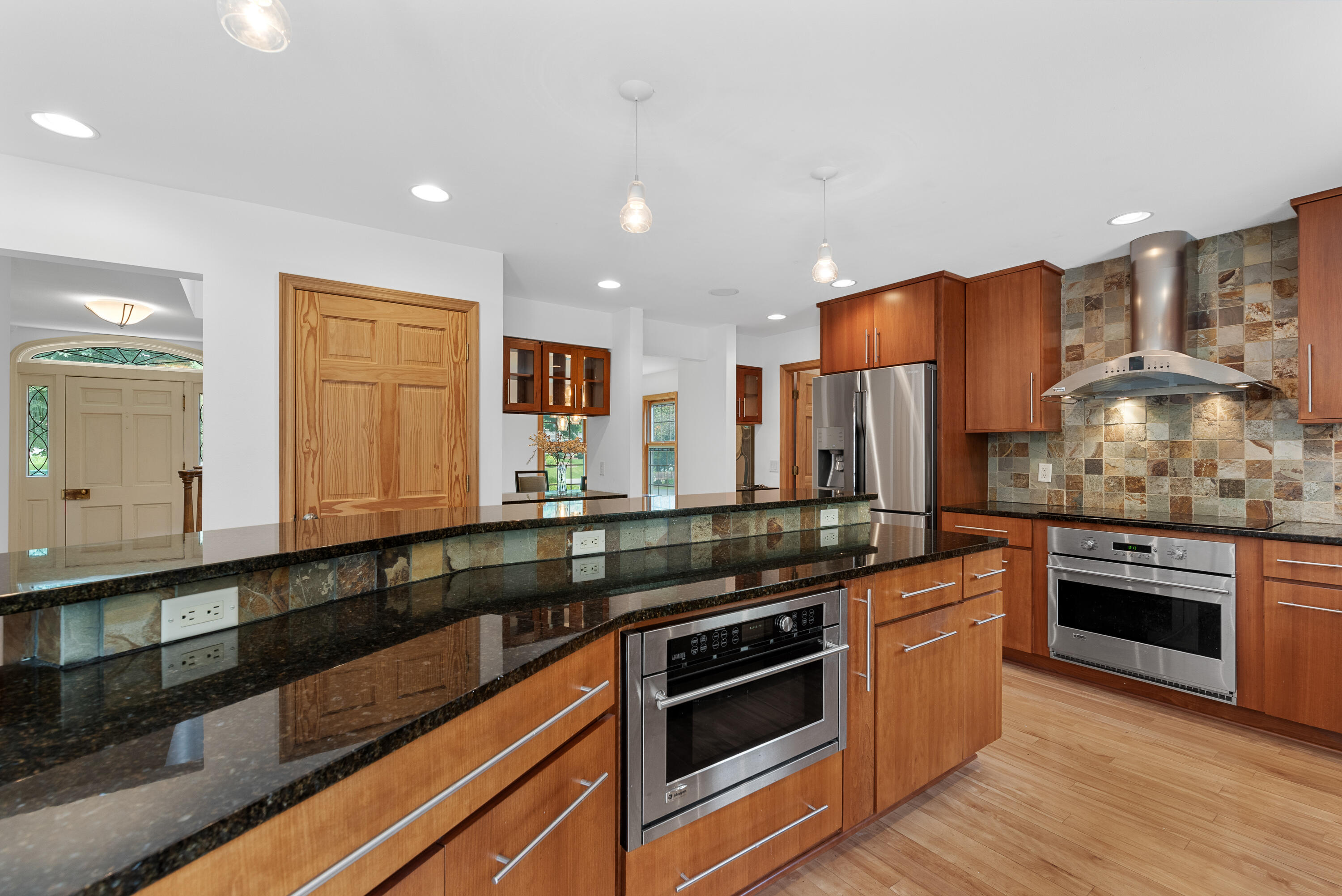 327 W White Oak Way