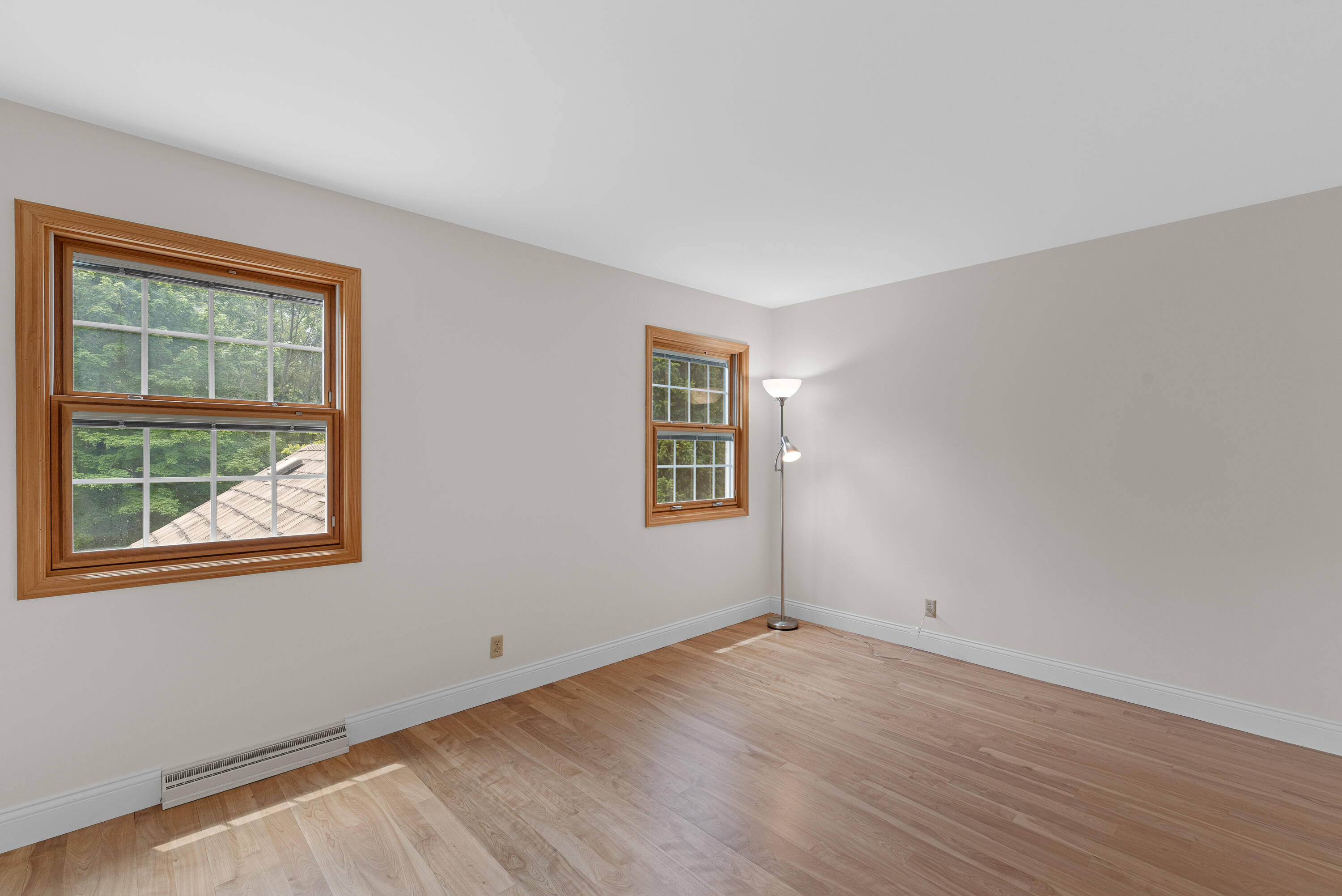 327 W White Oak Way