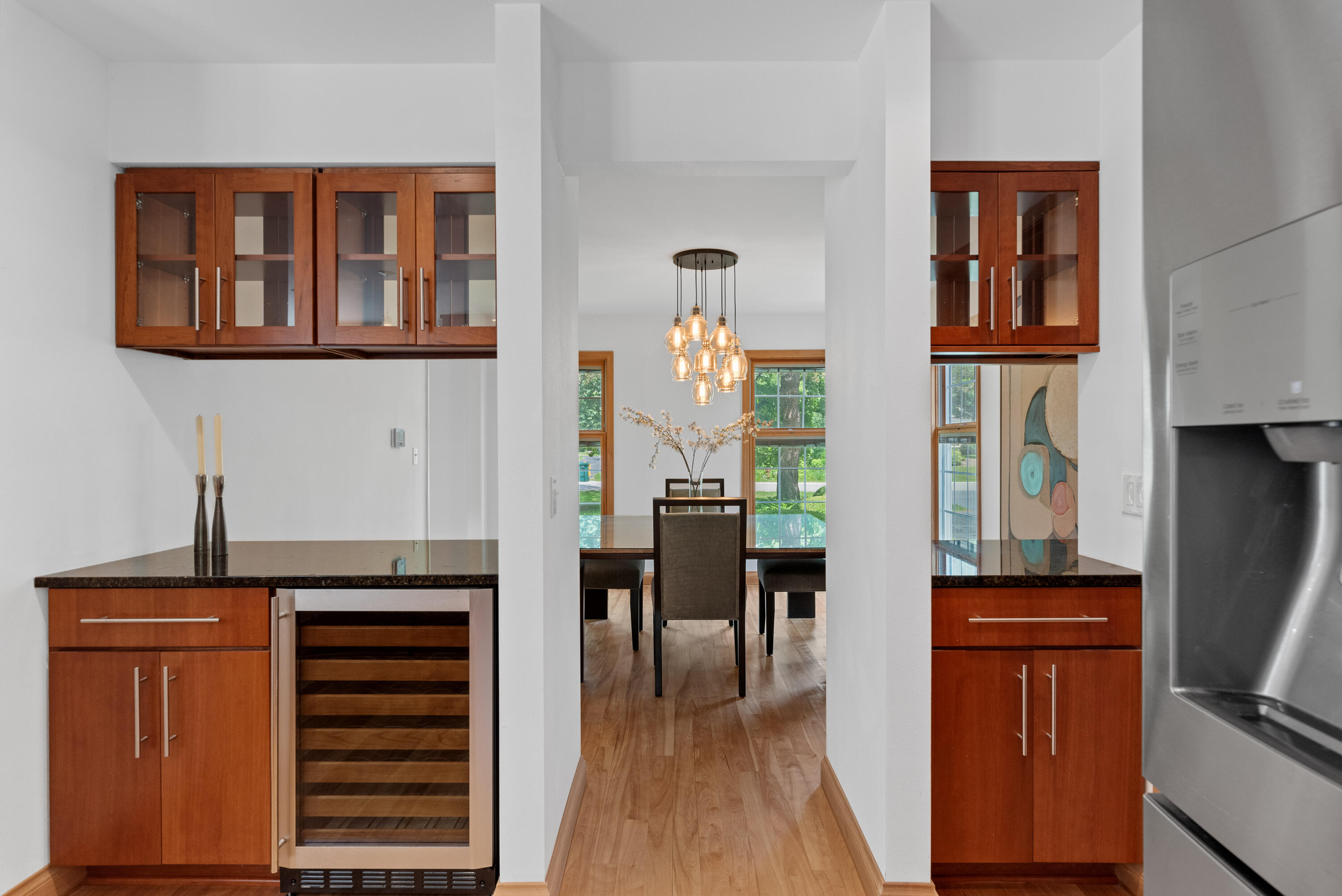 327 W White Oak Way