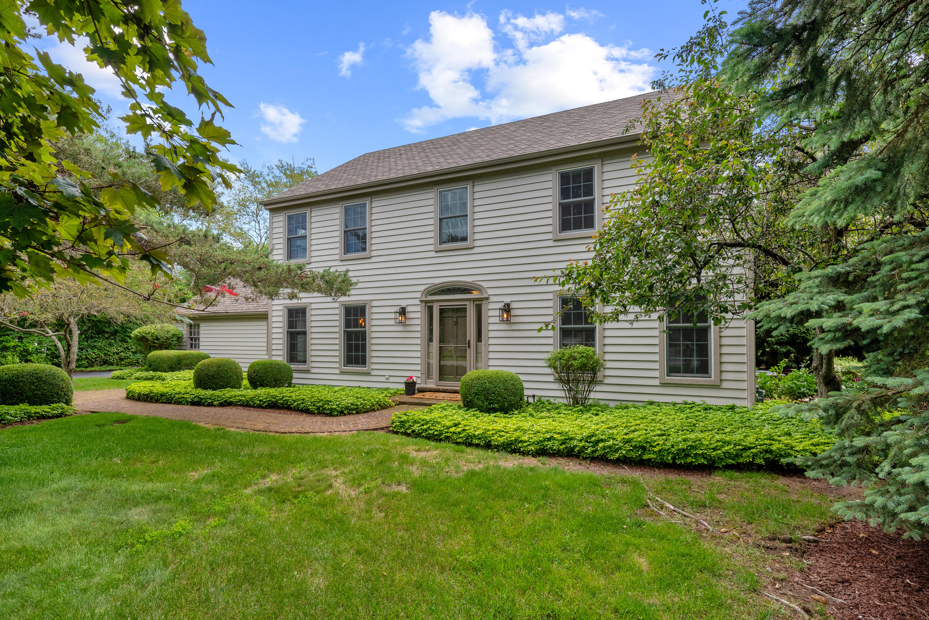 327 W White Oak Way