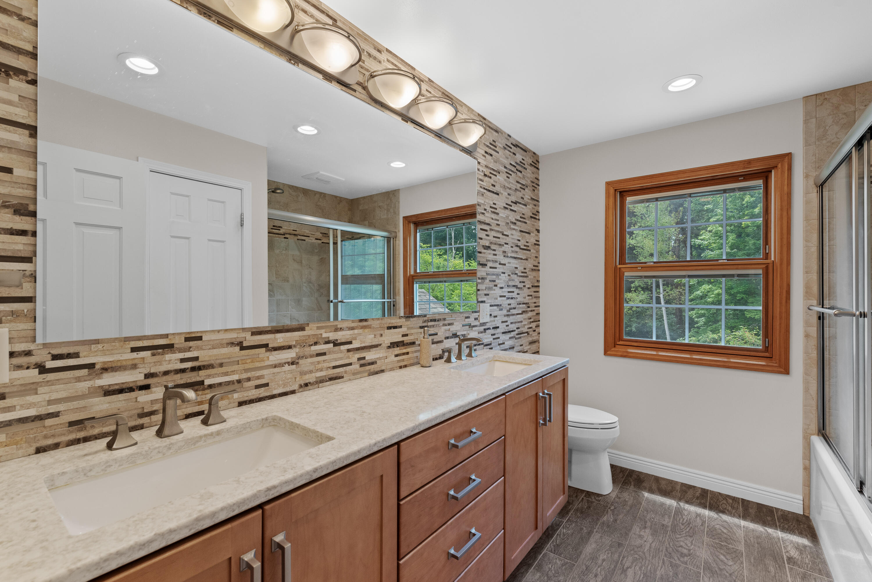 327 W White Oak Way