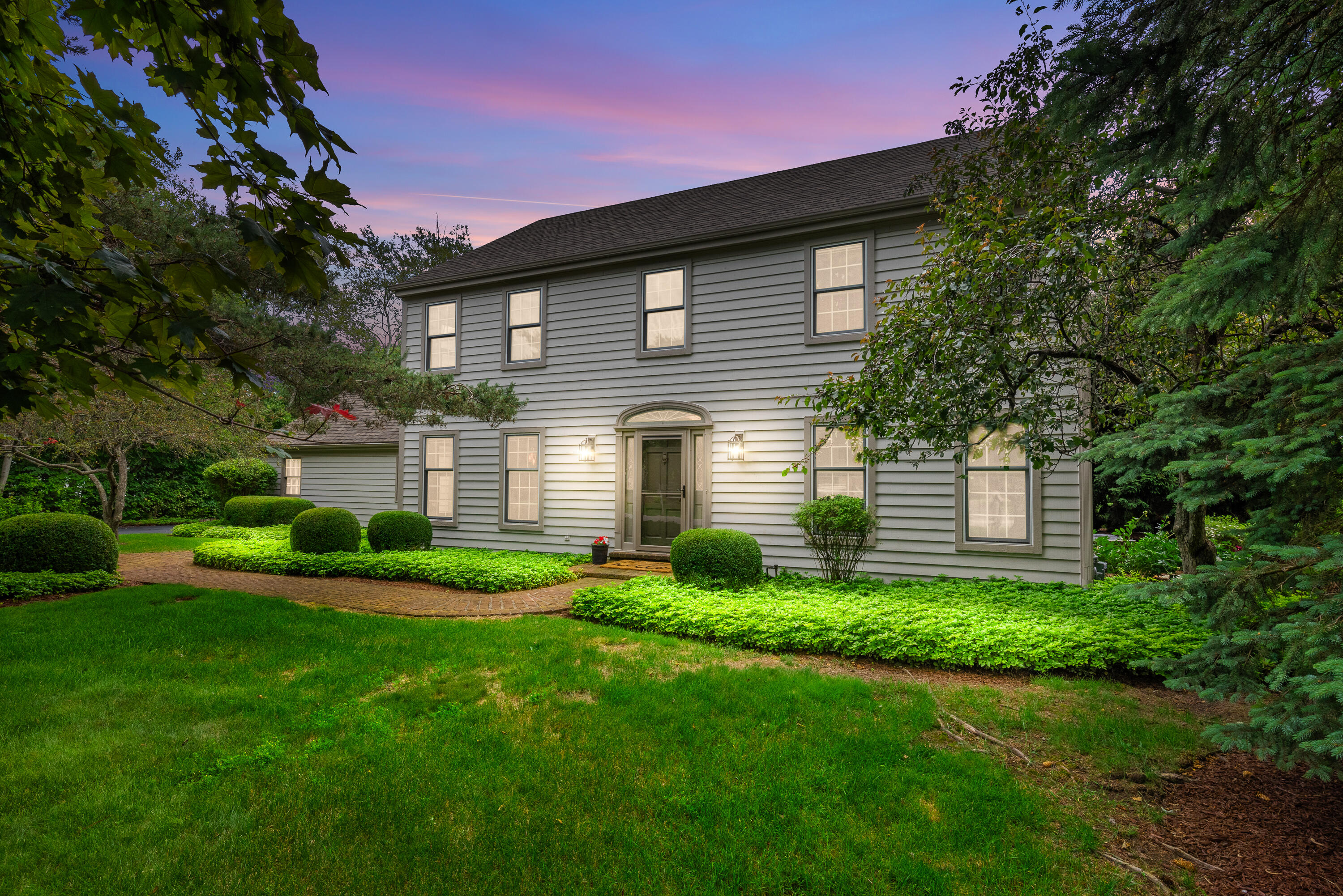 327 W White Oak Way