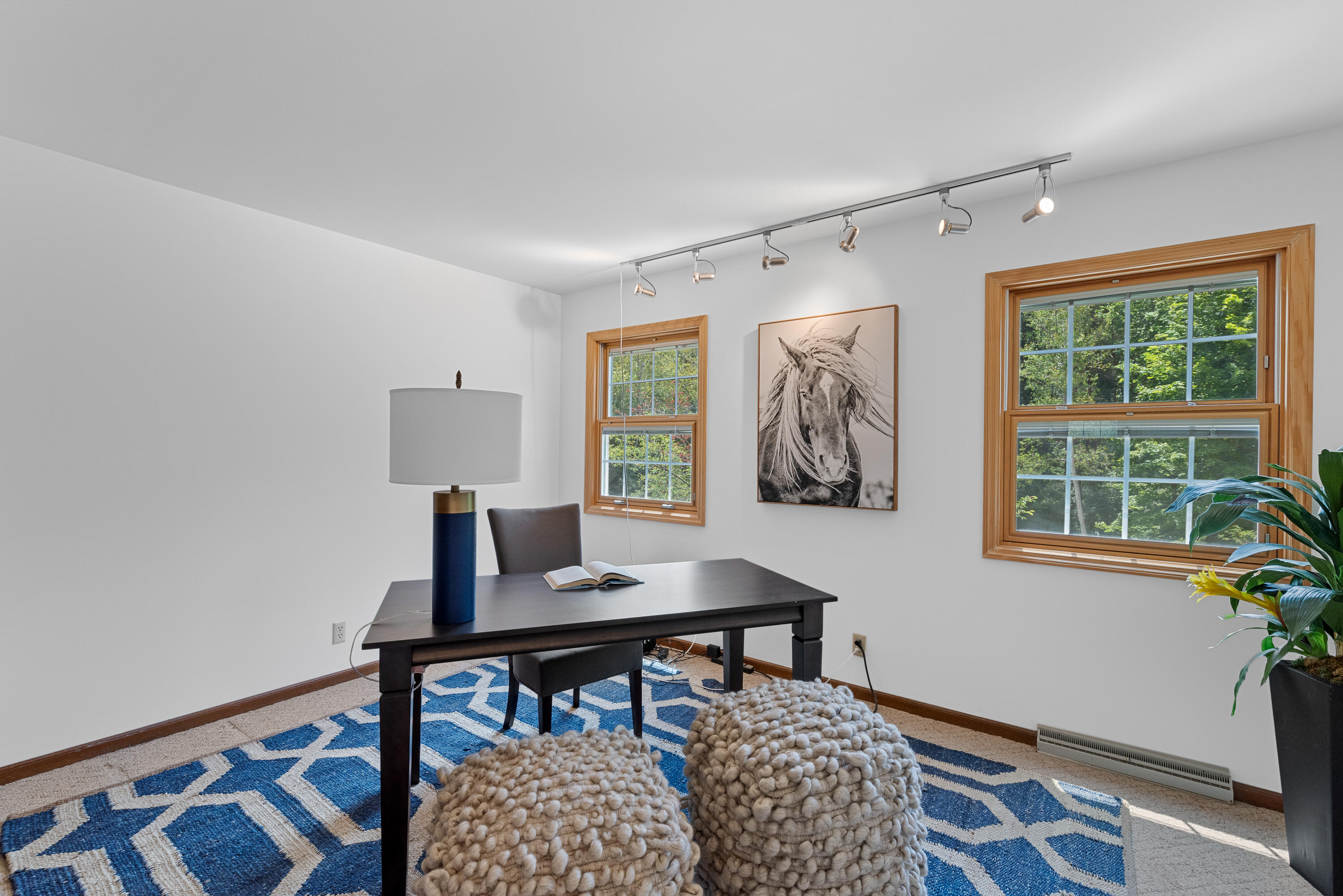 327 W White Oak Way