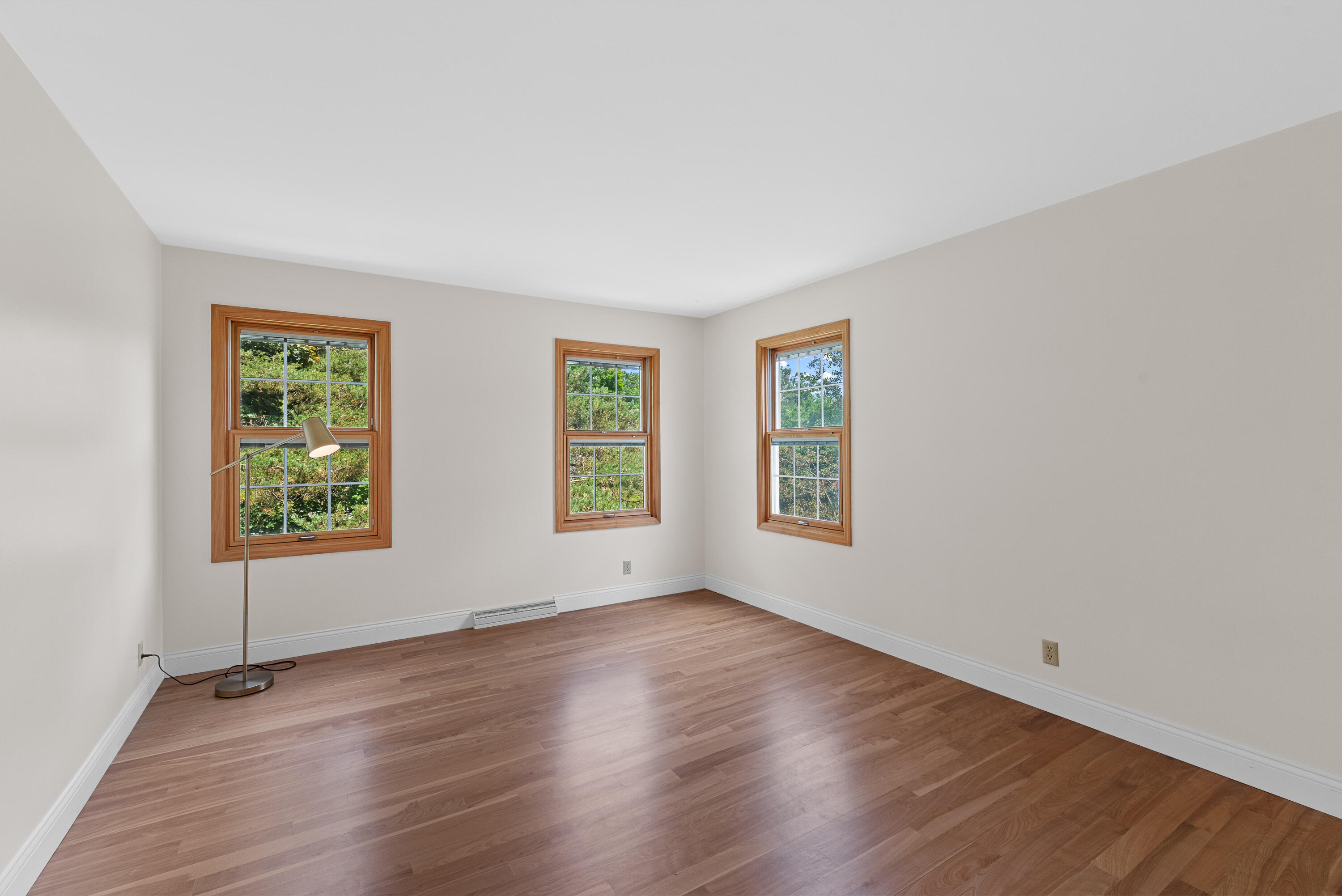 327 W White Oak Way