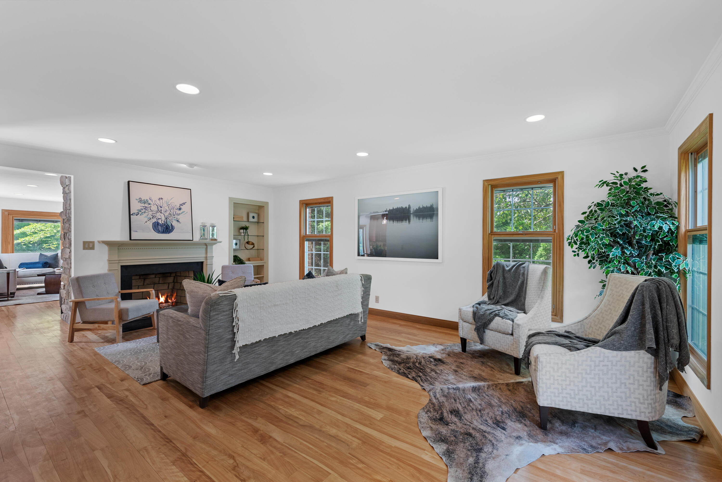 327 W White Oak Way