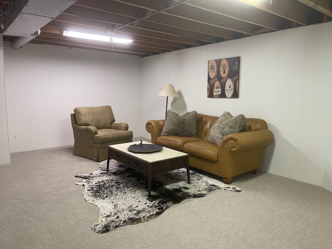 327 W White Oak Way