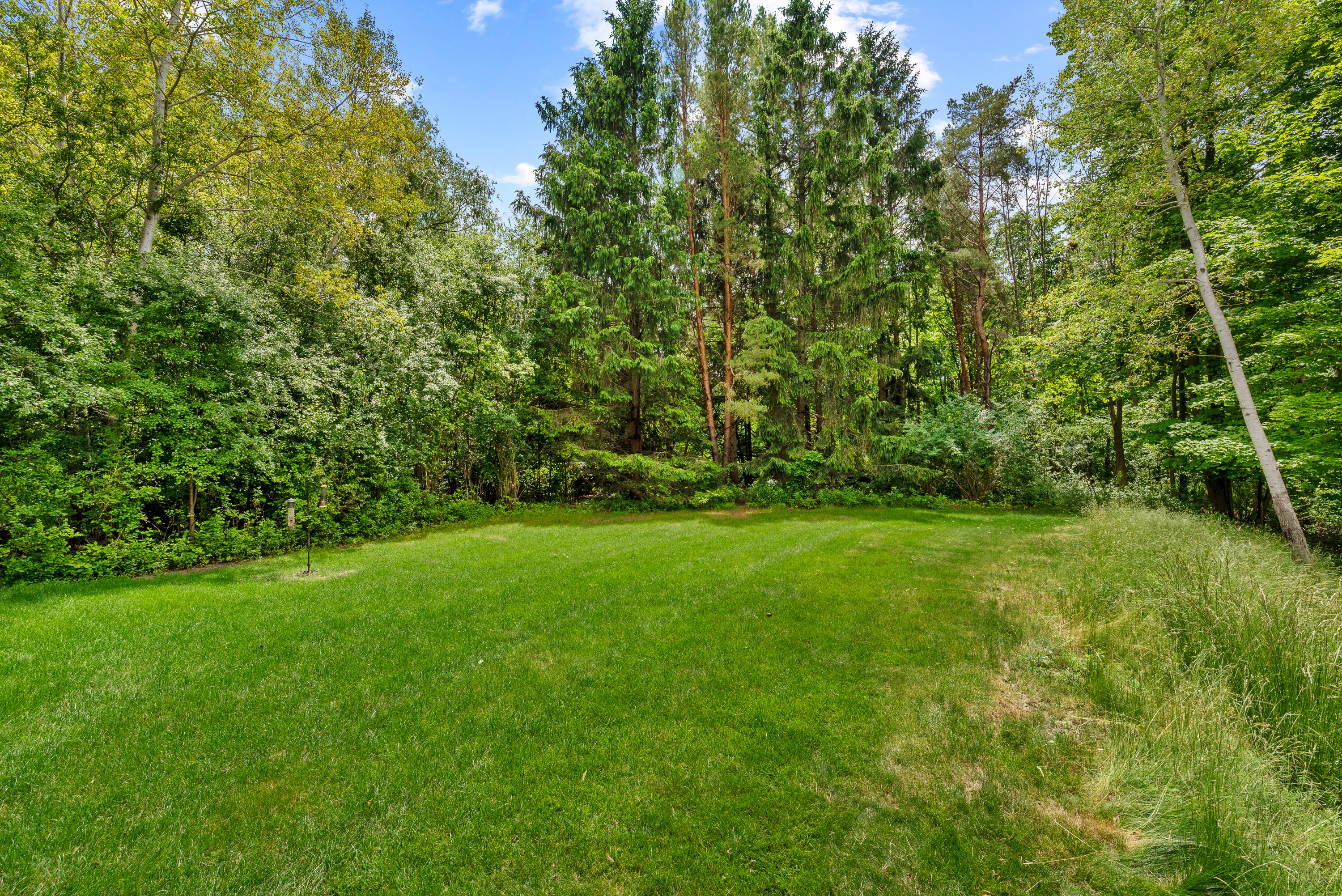 327 W White Oak Way