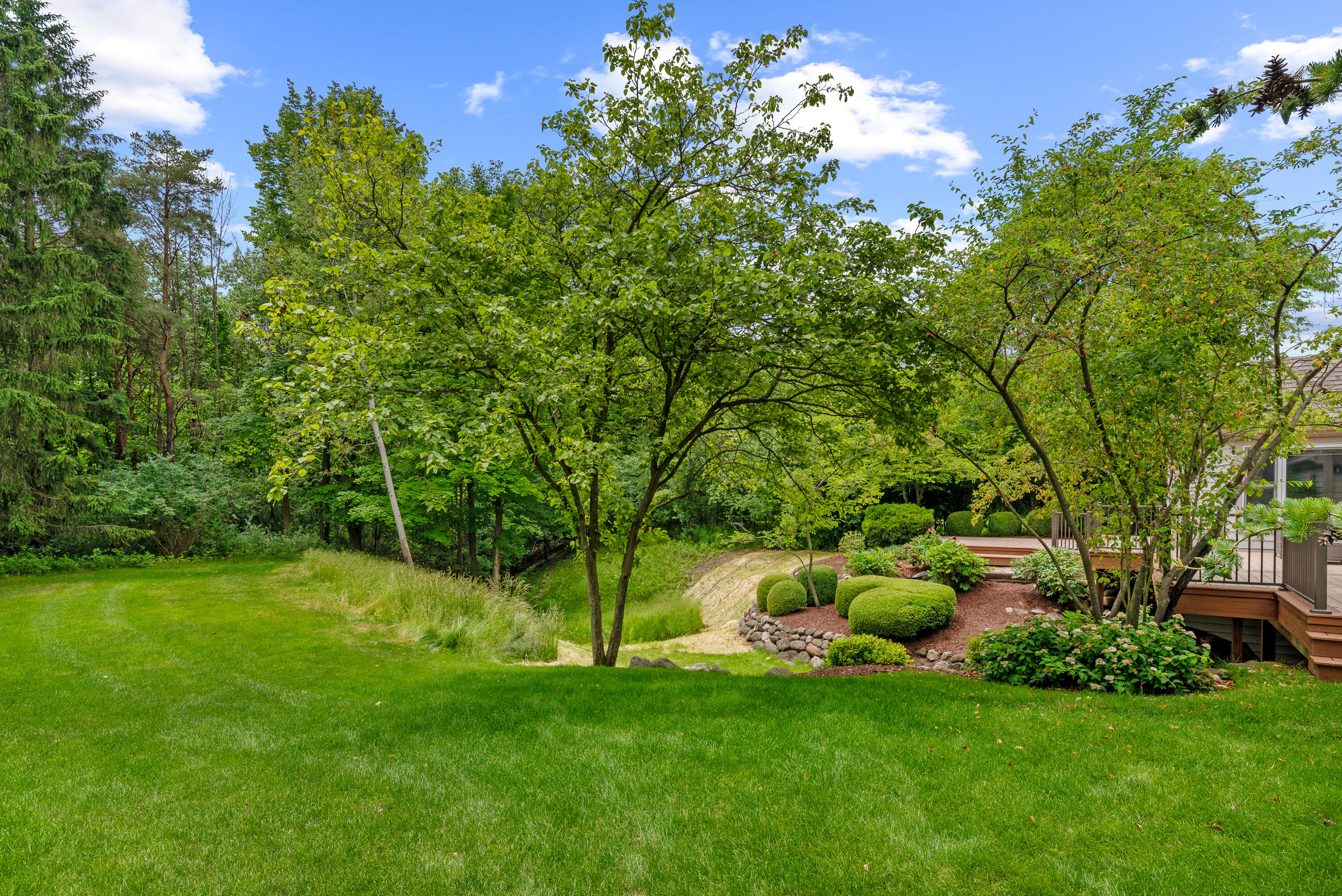 327 W White Oak Way