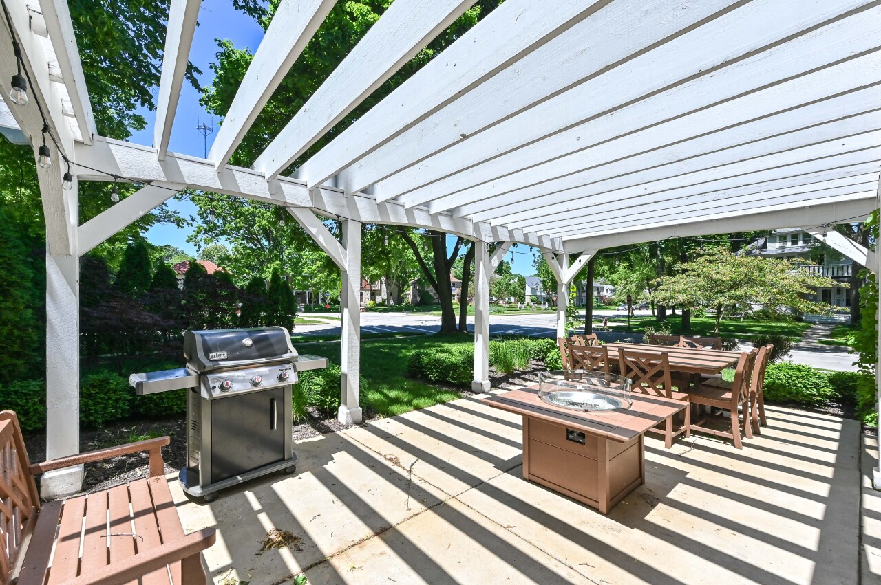 1301 E Lake Bluff Blvd
