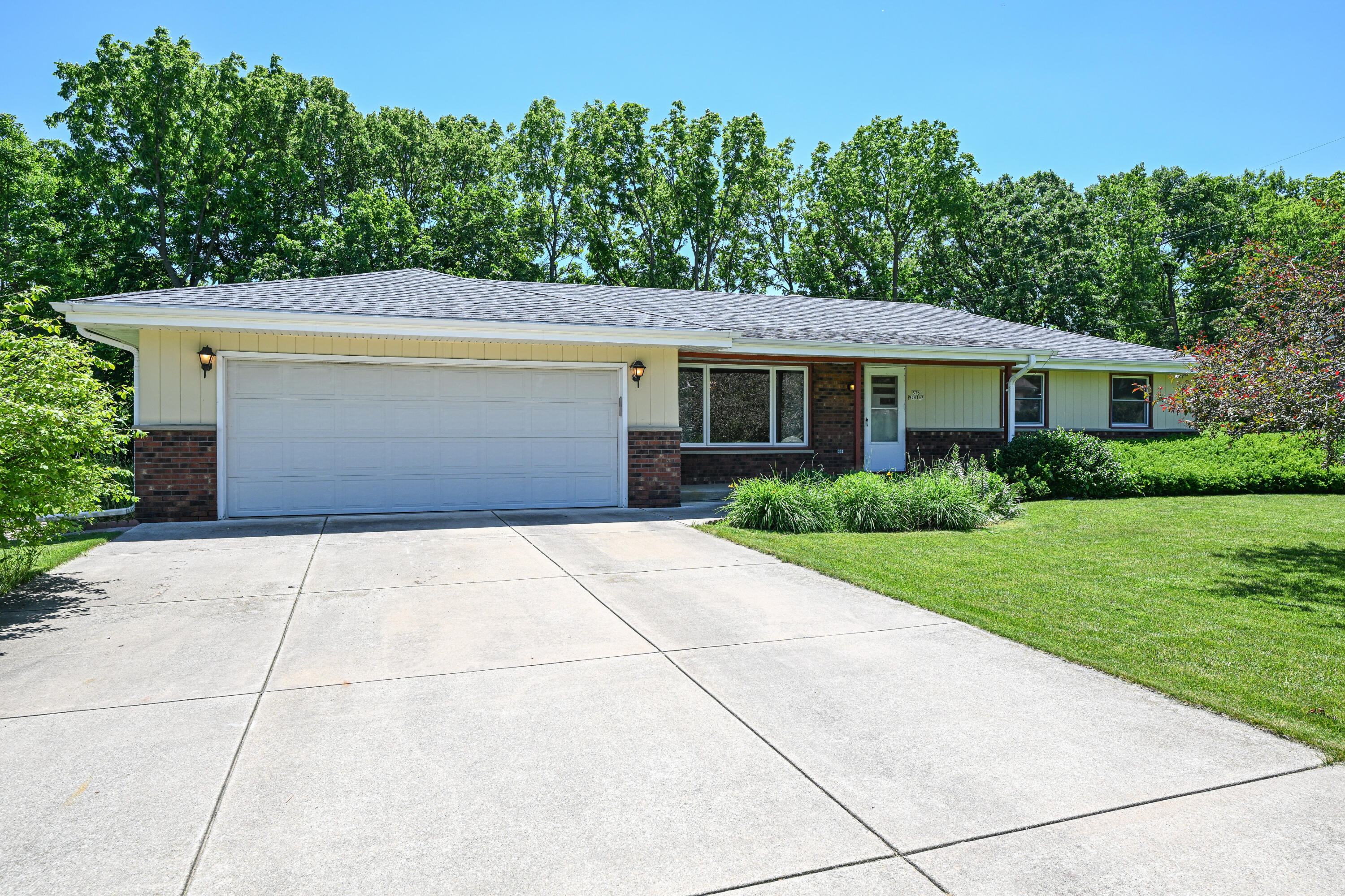 S76W20103 Sunny Hill Dr