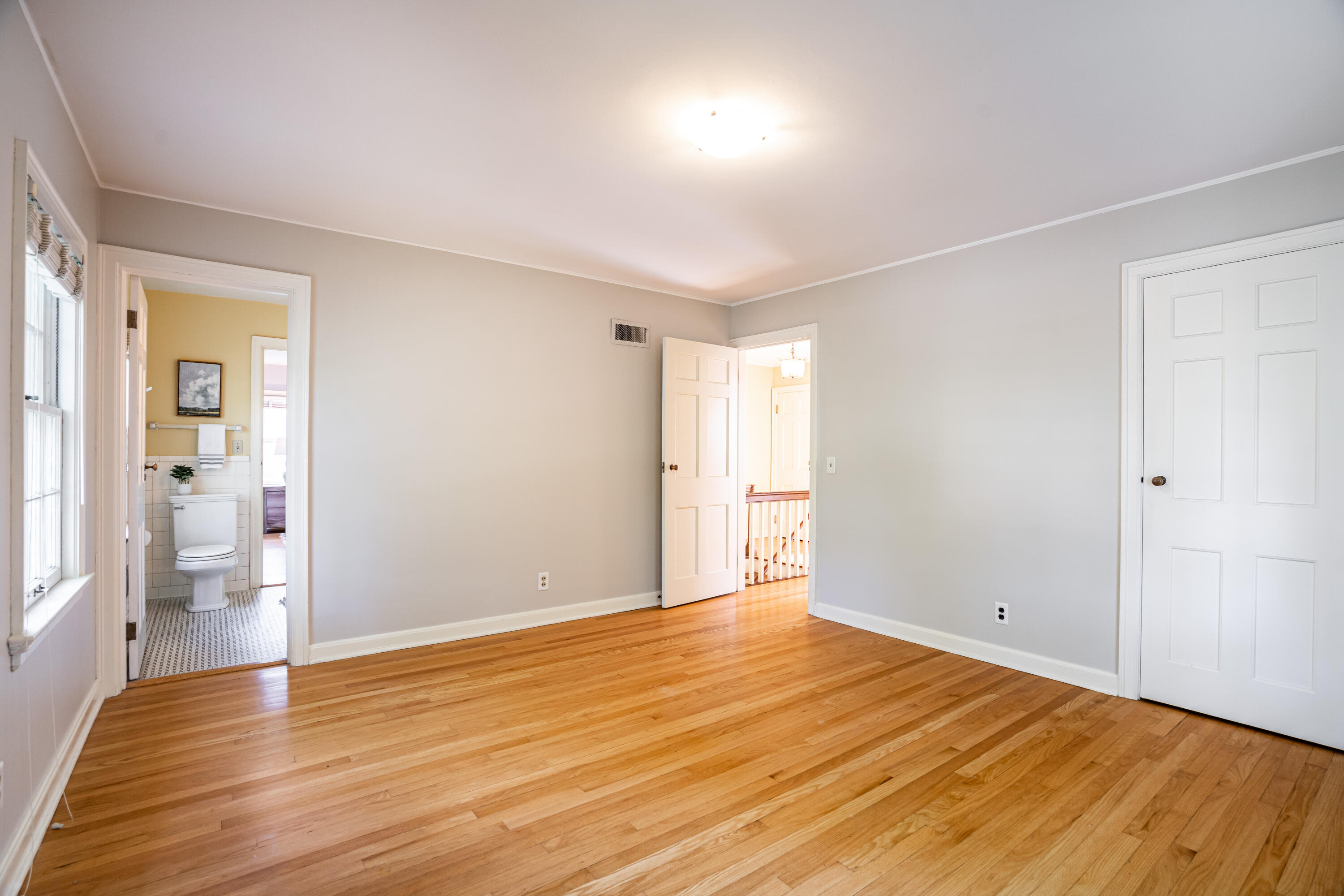5353 N Santa Monica Blvd