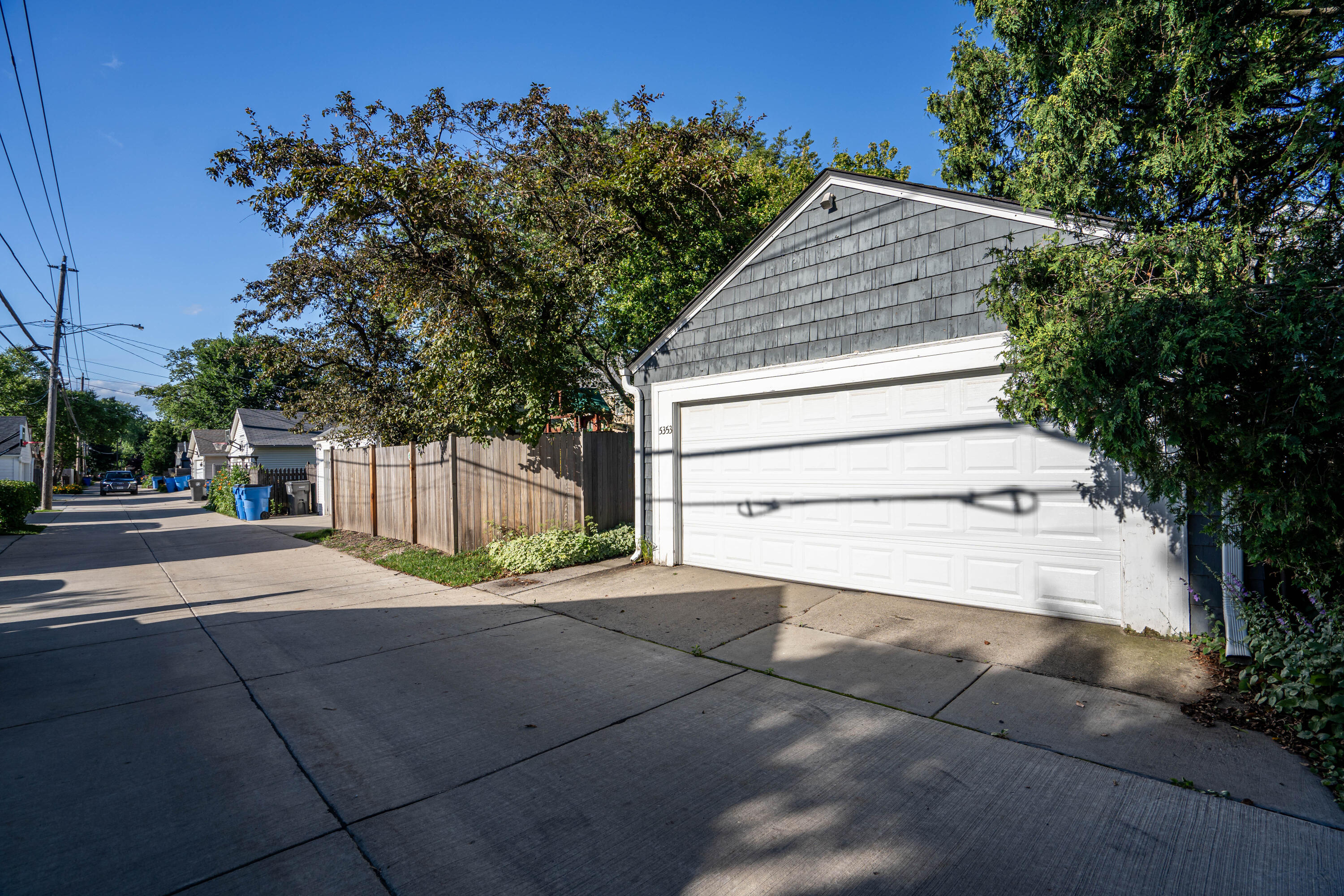 5353 N Santa Monica Blvd